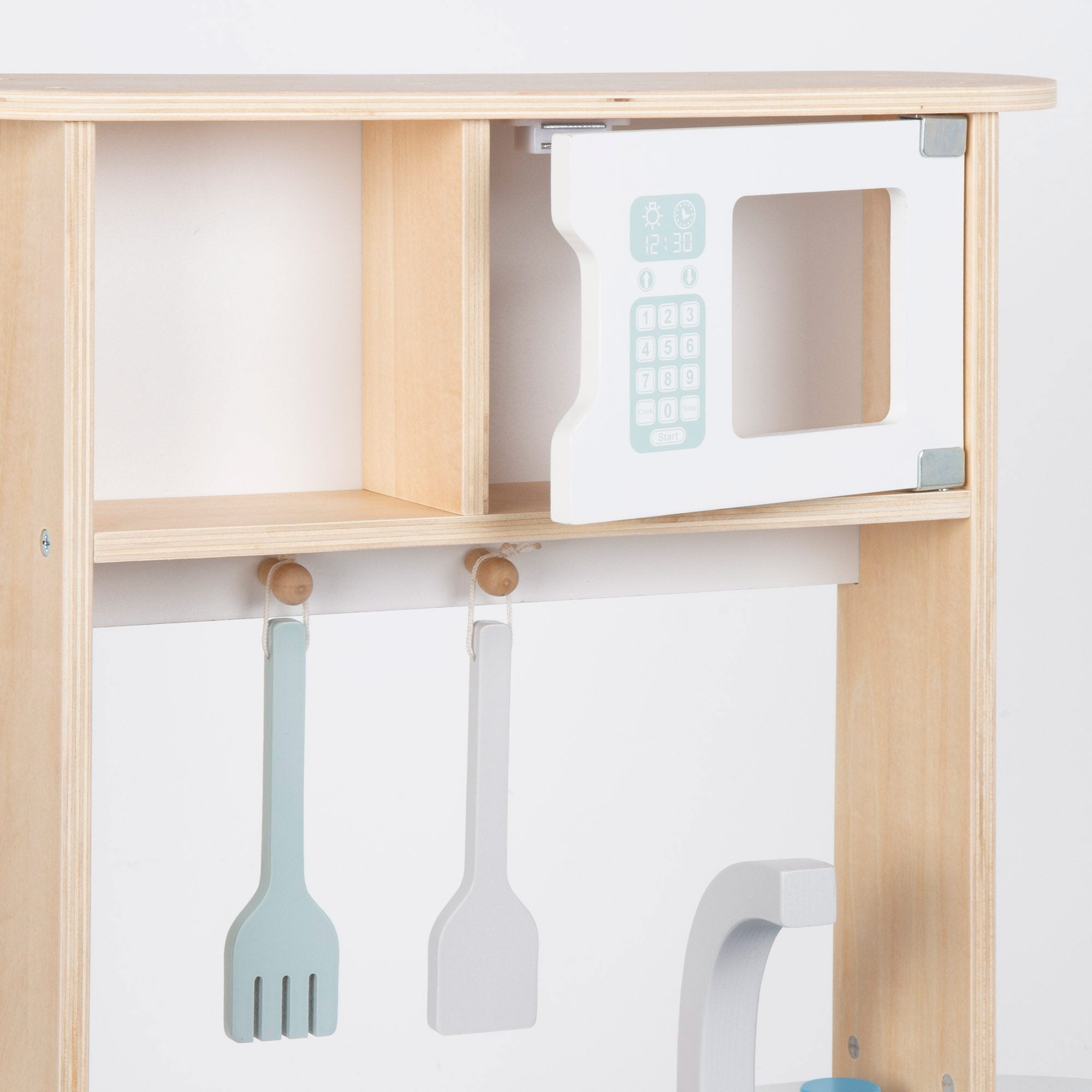 Cozinha WOOMAX em madeira com utensílios