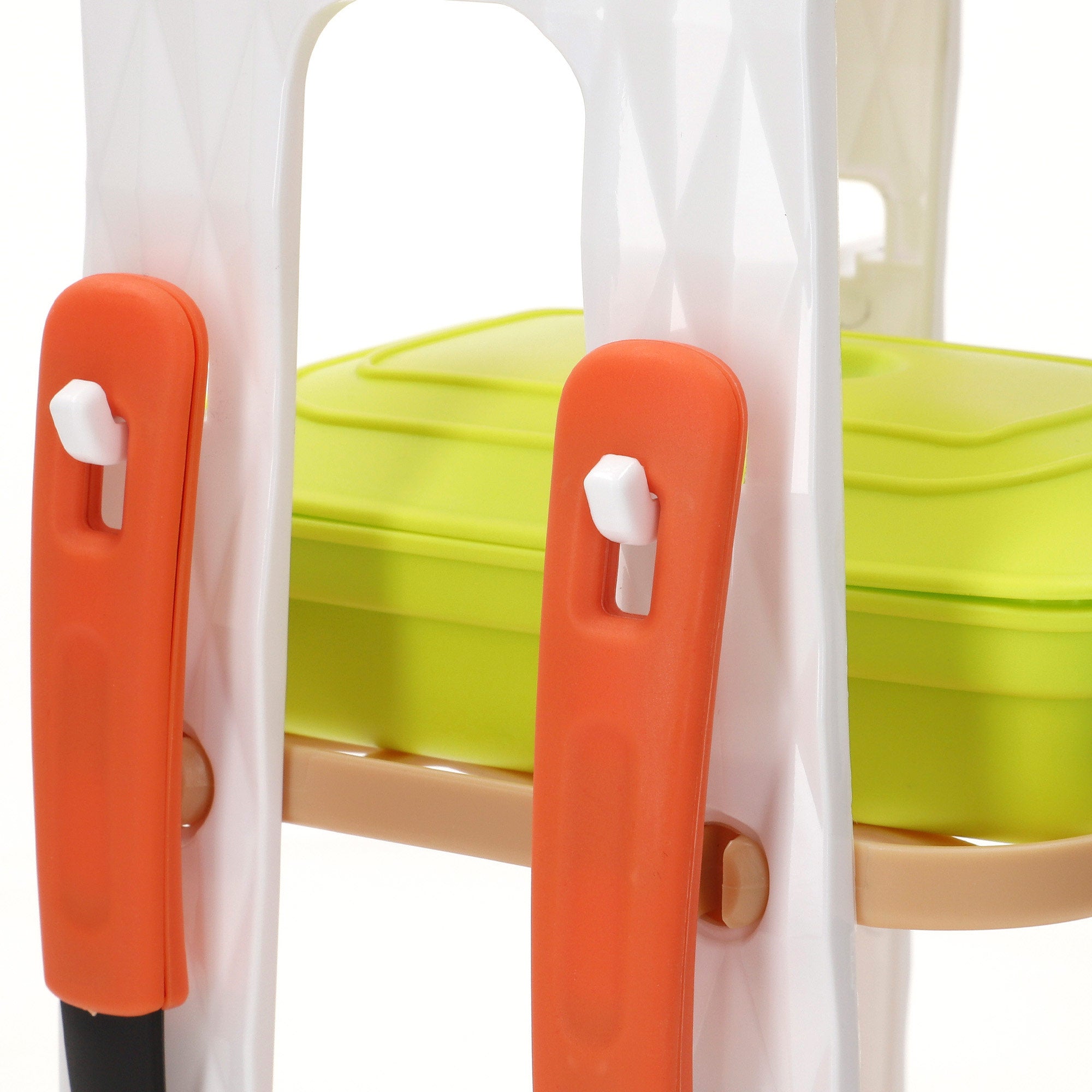 Trem de cozinha infantil PLAY com 13 peças, incluindo panelas, frigideira, escorredor e utensílios.