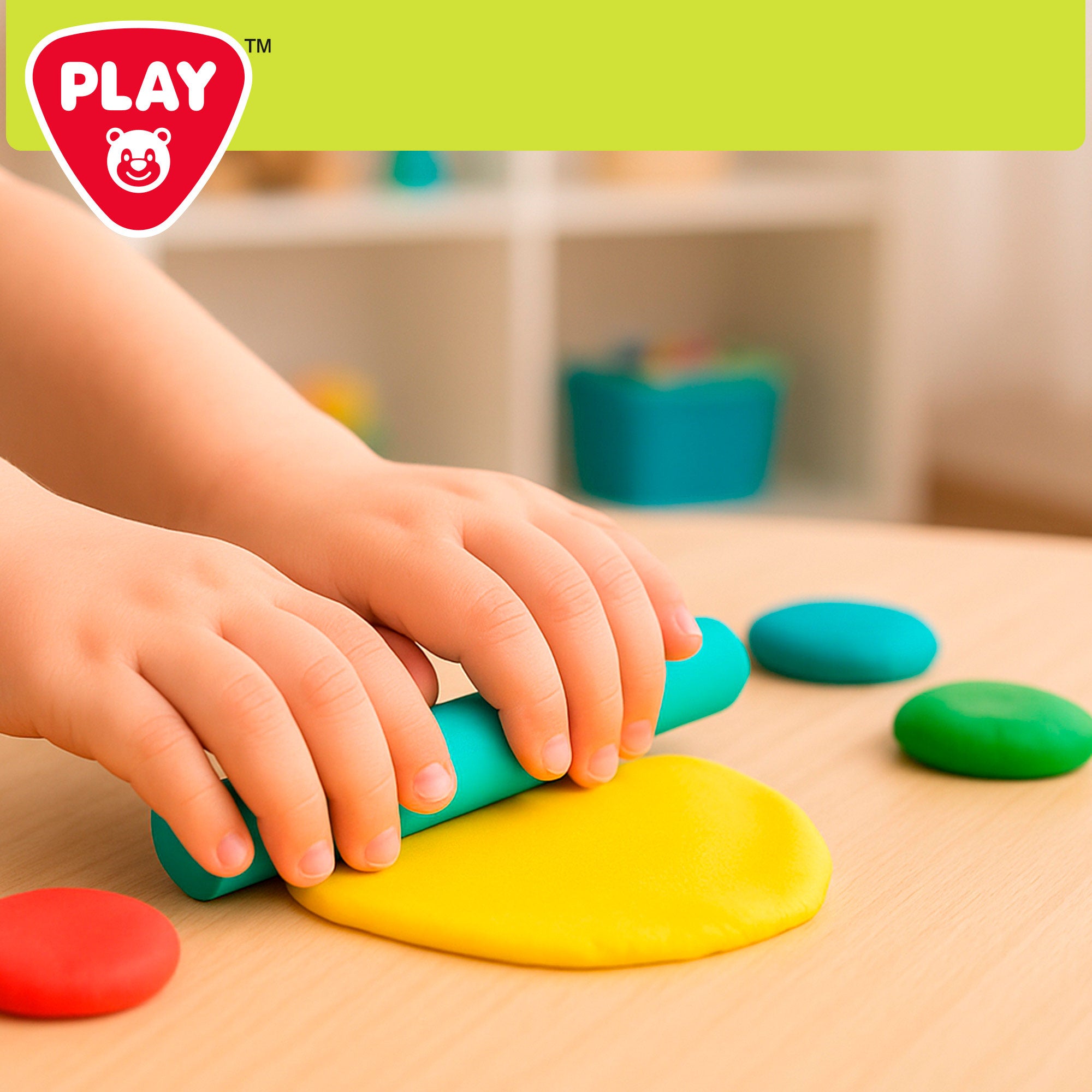 Conjunto de massa de modelar PLAY Food com moldes e acessórios.