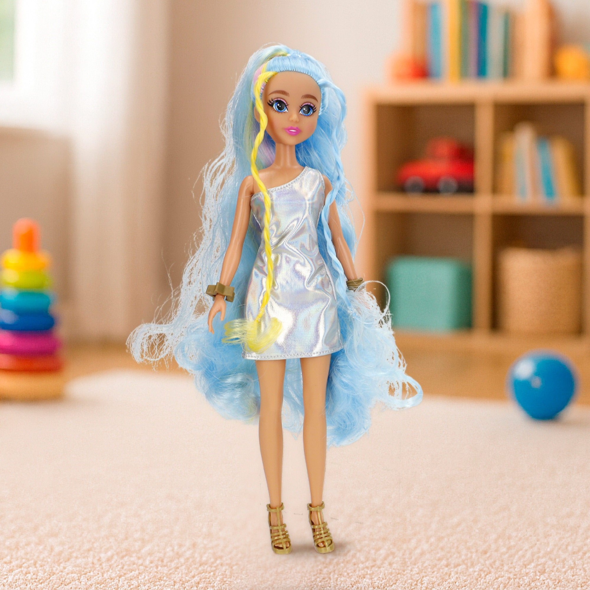 Boneca Dreameez Glam Up de 30 cm com cabelo comprido, maquilhagem e acessórios.