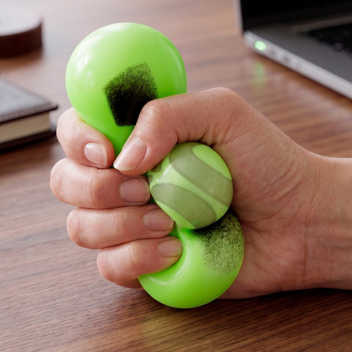 Nee-Doh Bola fútbol antiestrés squishy 6 cm