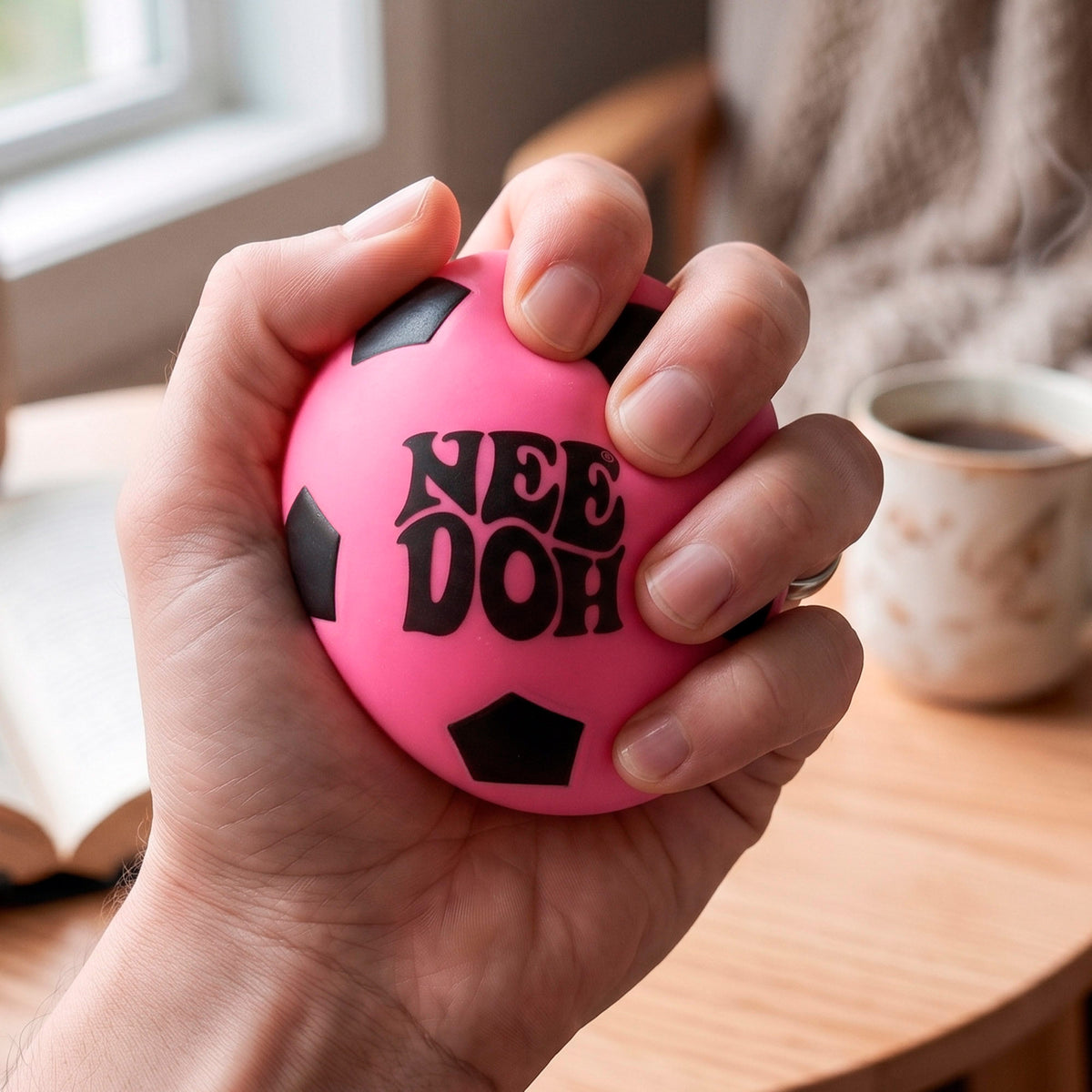 Nee-Doh Bola fútbol antiestrés squishy 6 cm