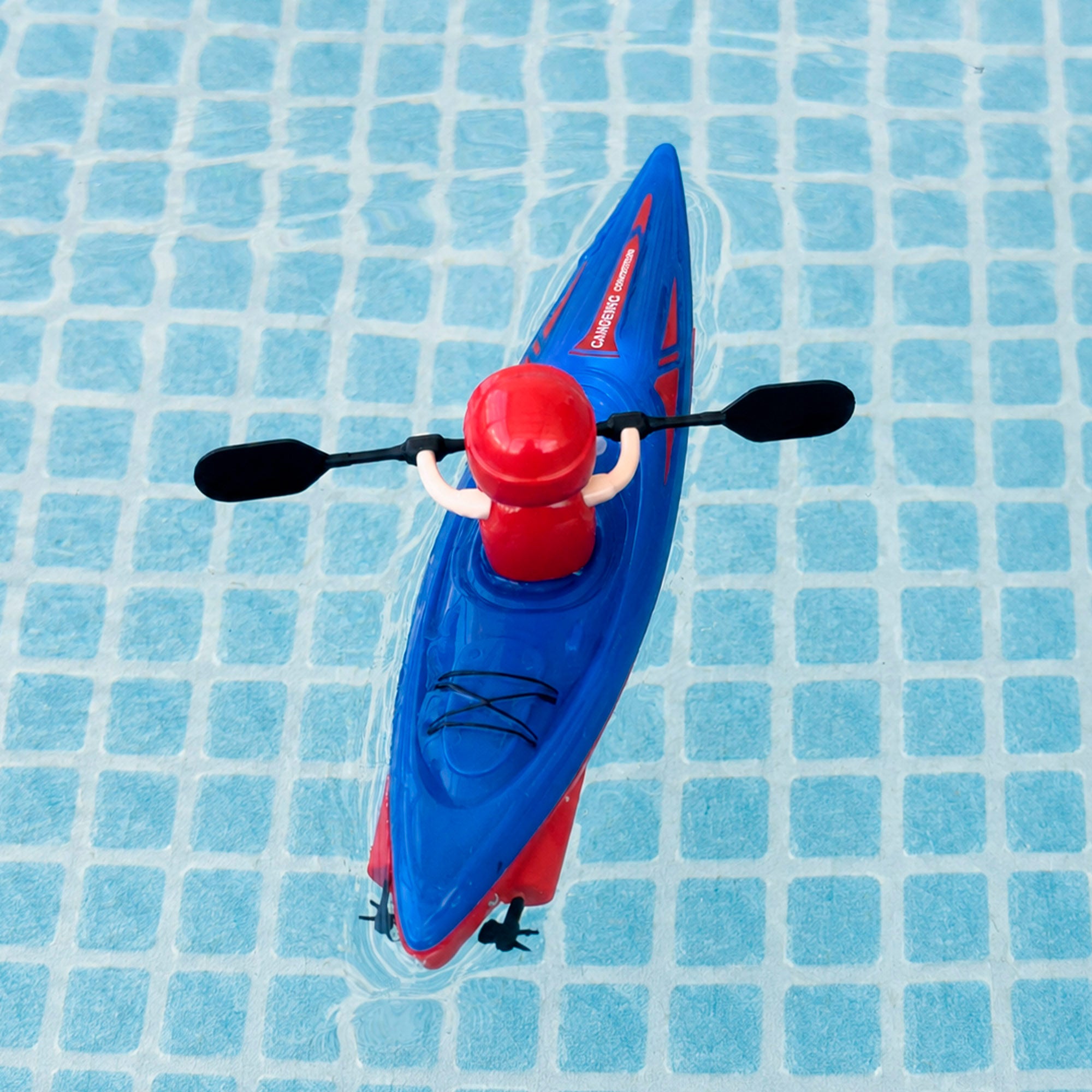 Caiaque telecomandado com figura River Kayak