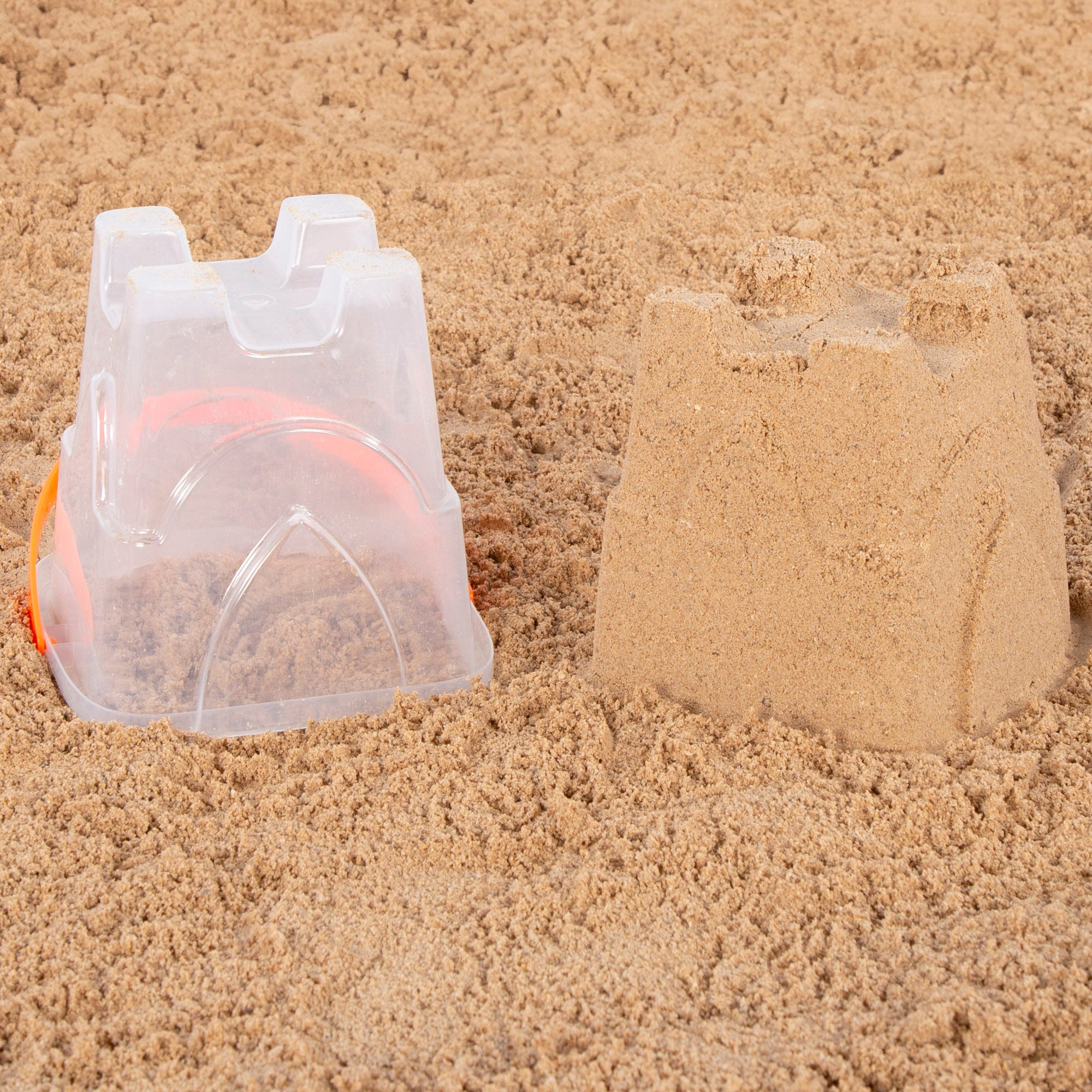Conjunto de balde de cores de praia com acessórios