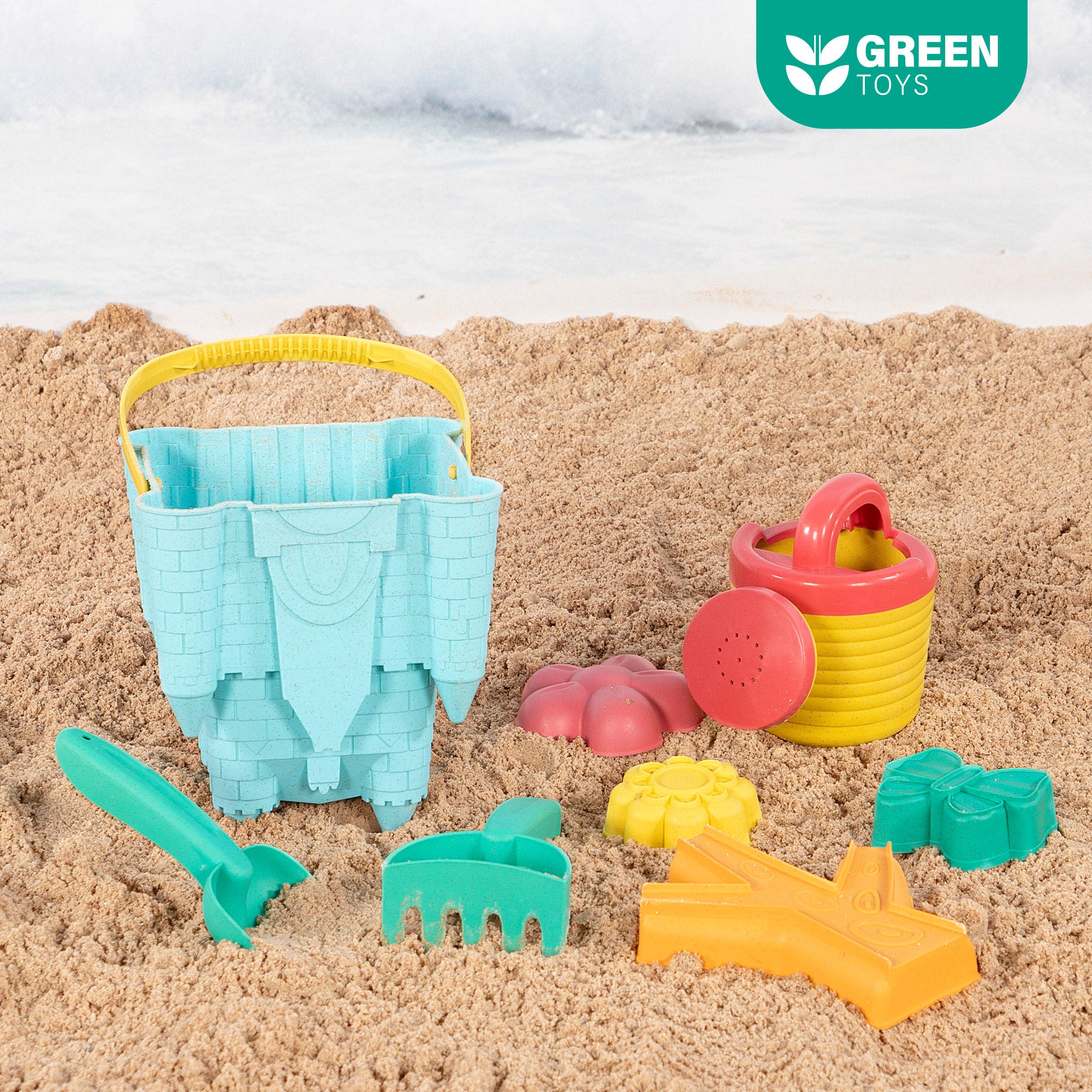 Conjunto de brinquedos de praia com balde e acessórios. Colorido Praia
