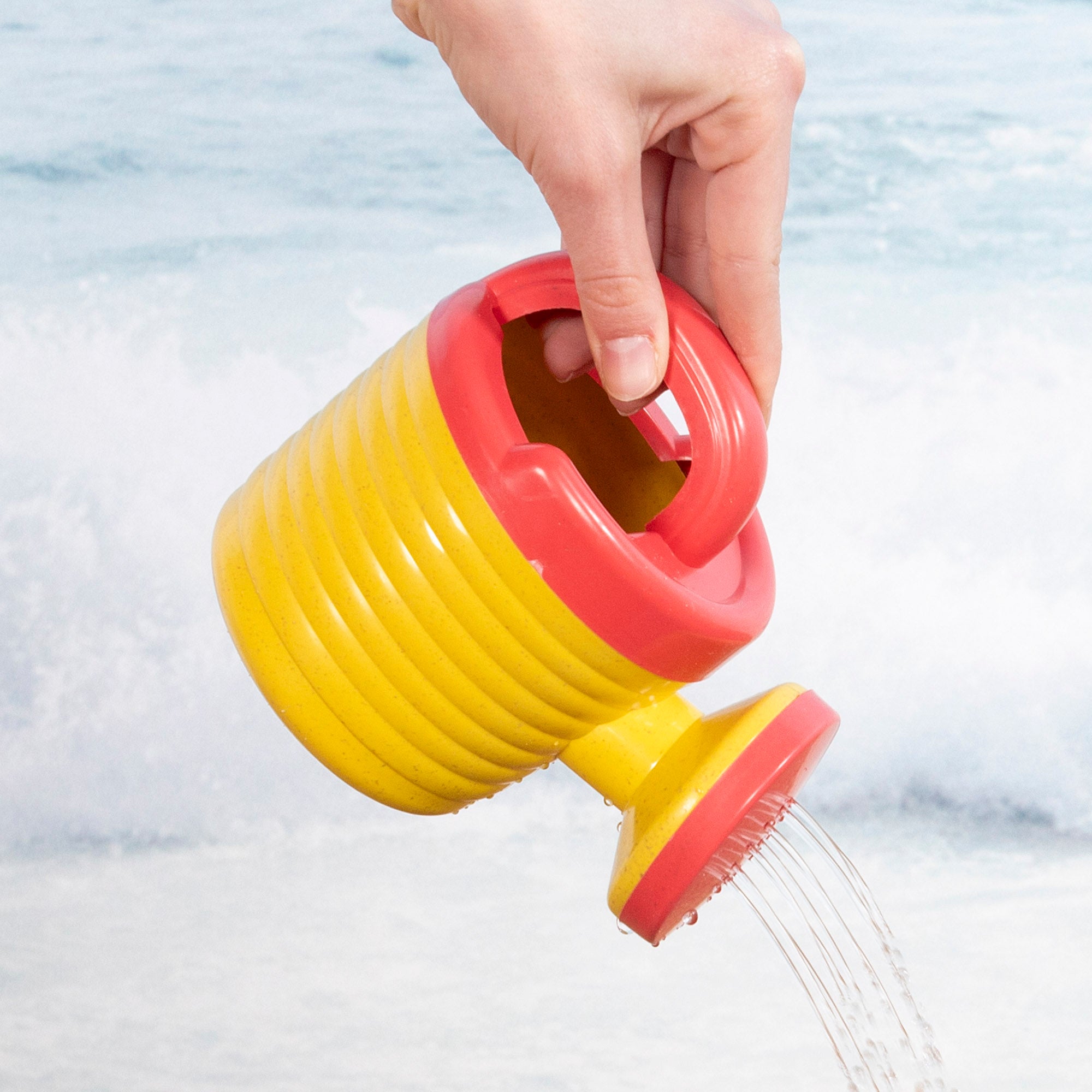 Conjunto de brinquedos de praia com balde e acessórios. Colorido Praia