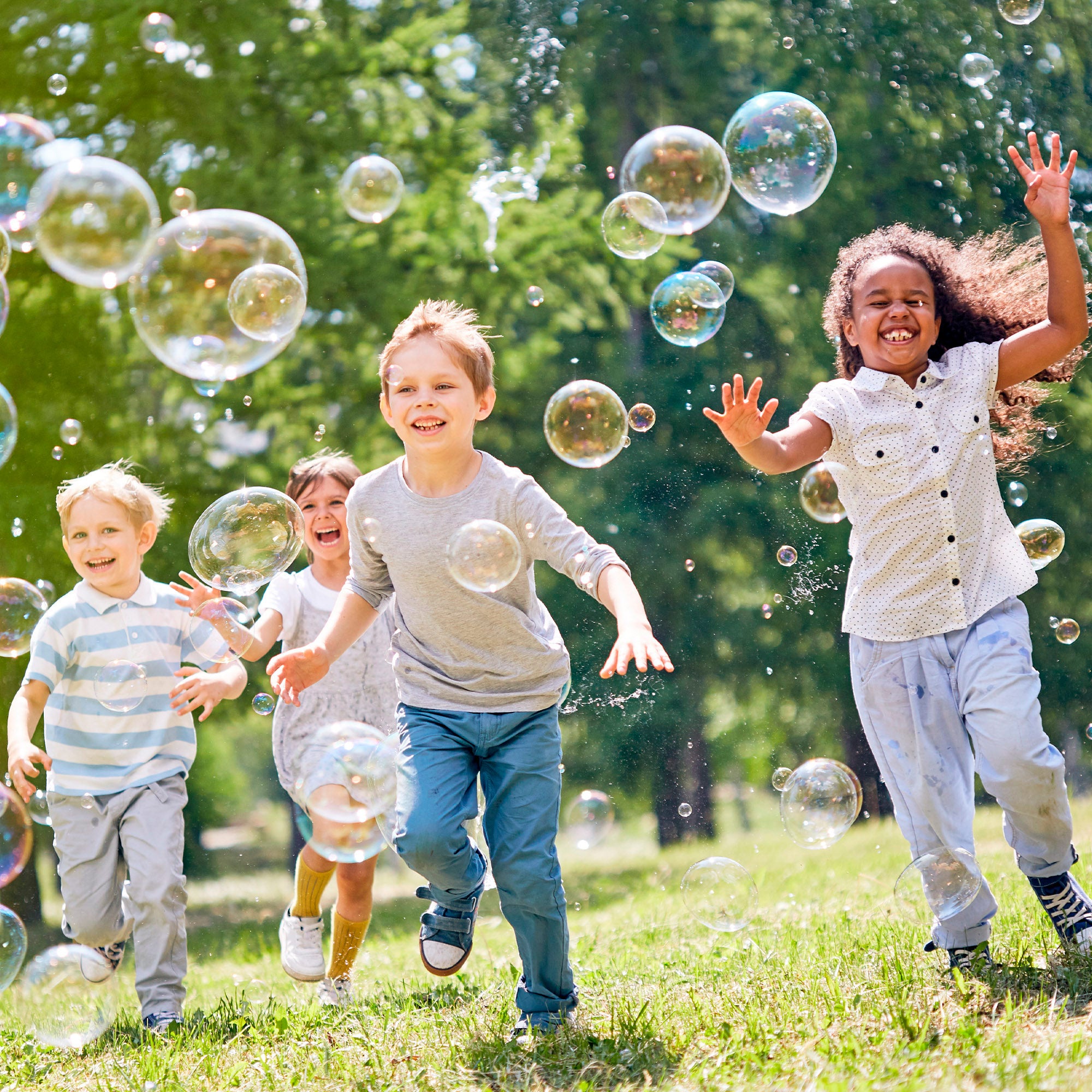Pistola de Bolhas de Sabão Recarregável de 16cm com Bolhas Coloridas