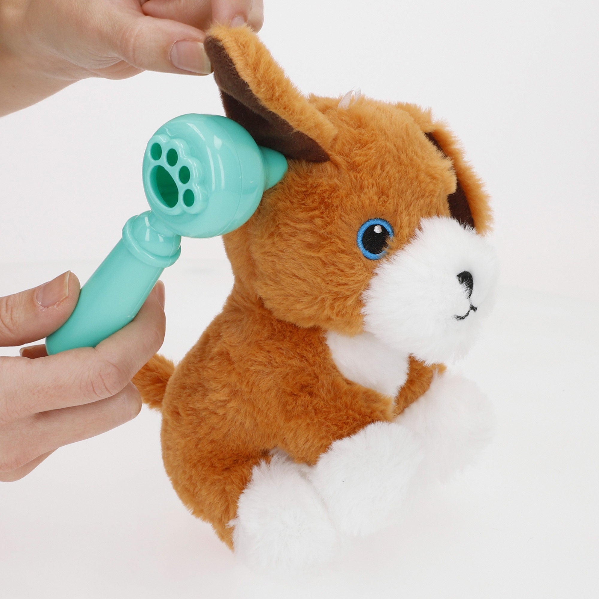 Cão de peluche com bolsa e acessórios, da linha Go Go Friends Veterinário.
