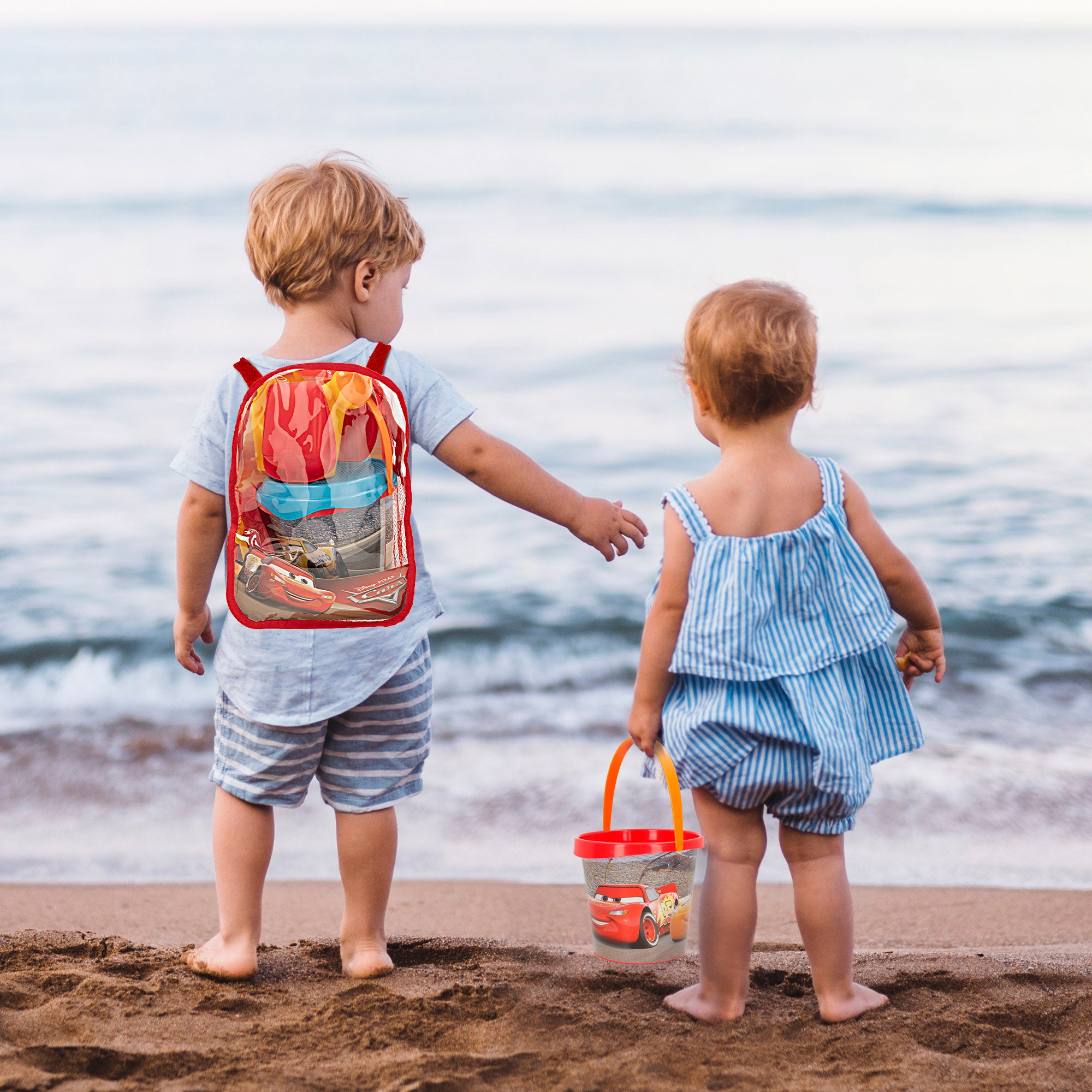 Conjunto de Balde de Praia Cars com Acessórios e Mochila para Transporte