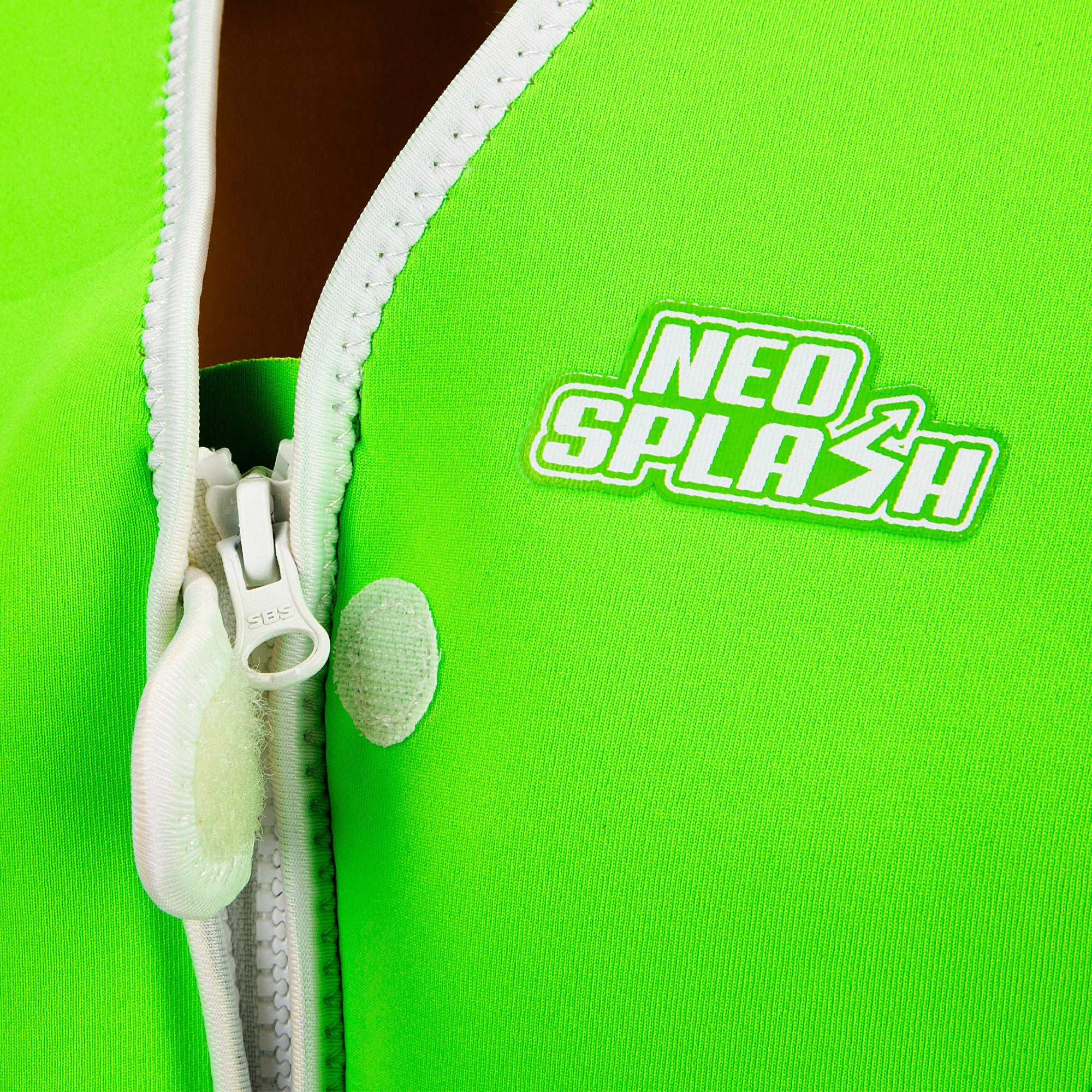 Colete salva-vidas ajustável para desportos aquáticos, para crianças dos 19 aos 30 kg.