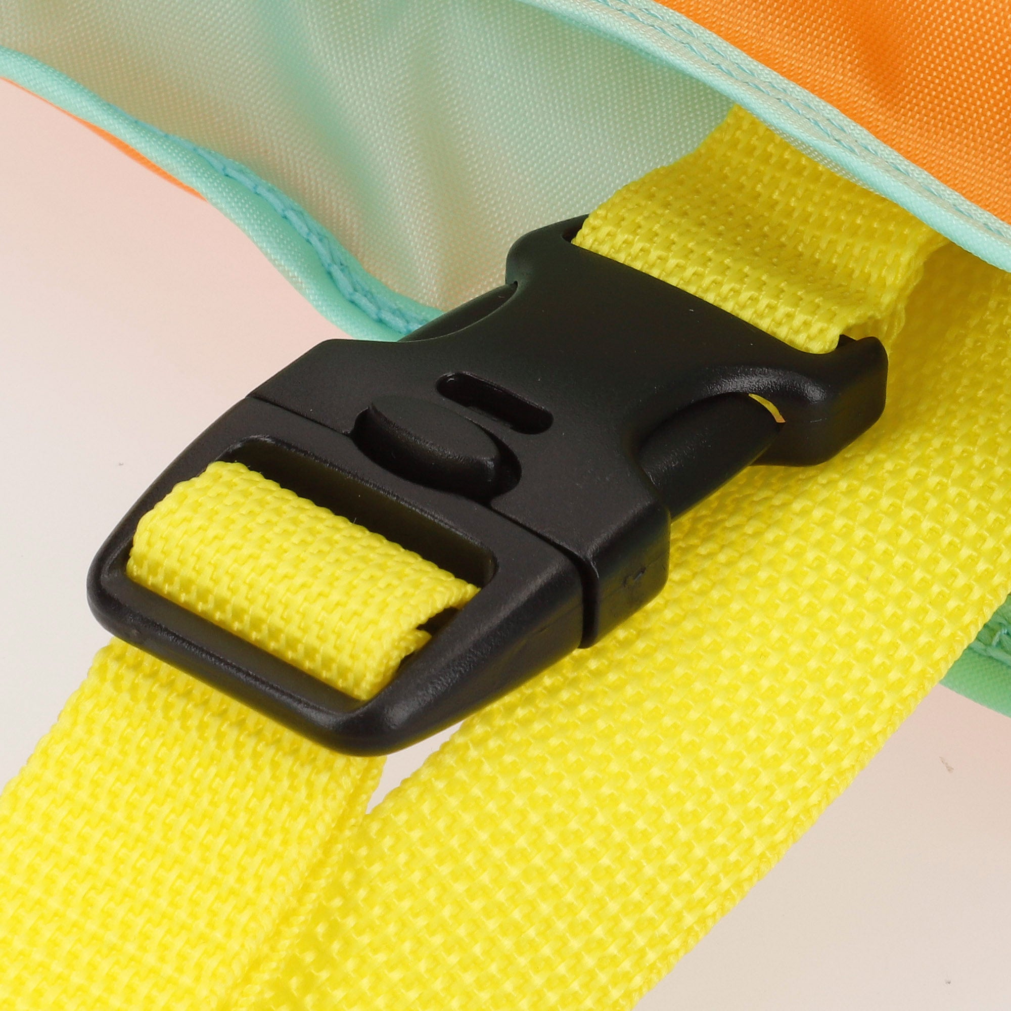 Colete salva-vidas em neoprene para desportos aquáticos, para crianças dos 3 aos 6 anos.