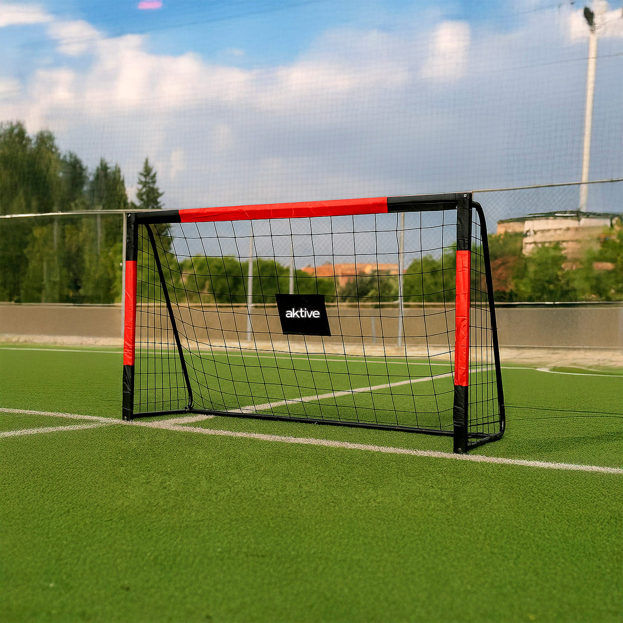 Trave de futebol Aktive de 2m em aço com rede reforçada e 6 estacas.