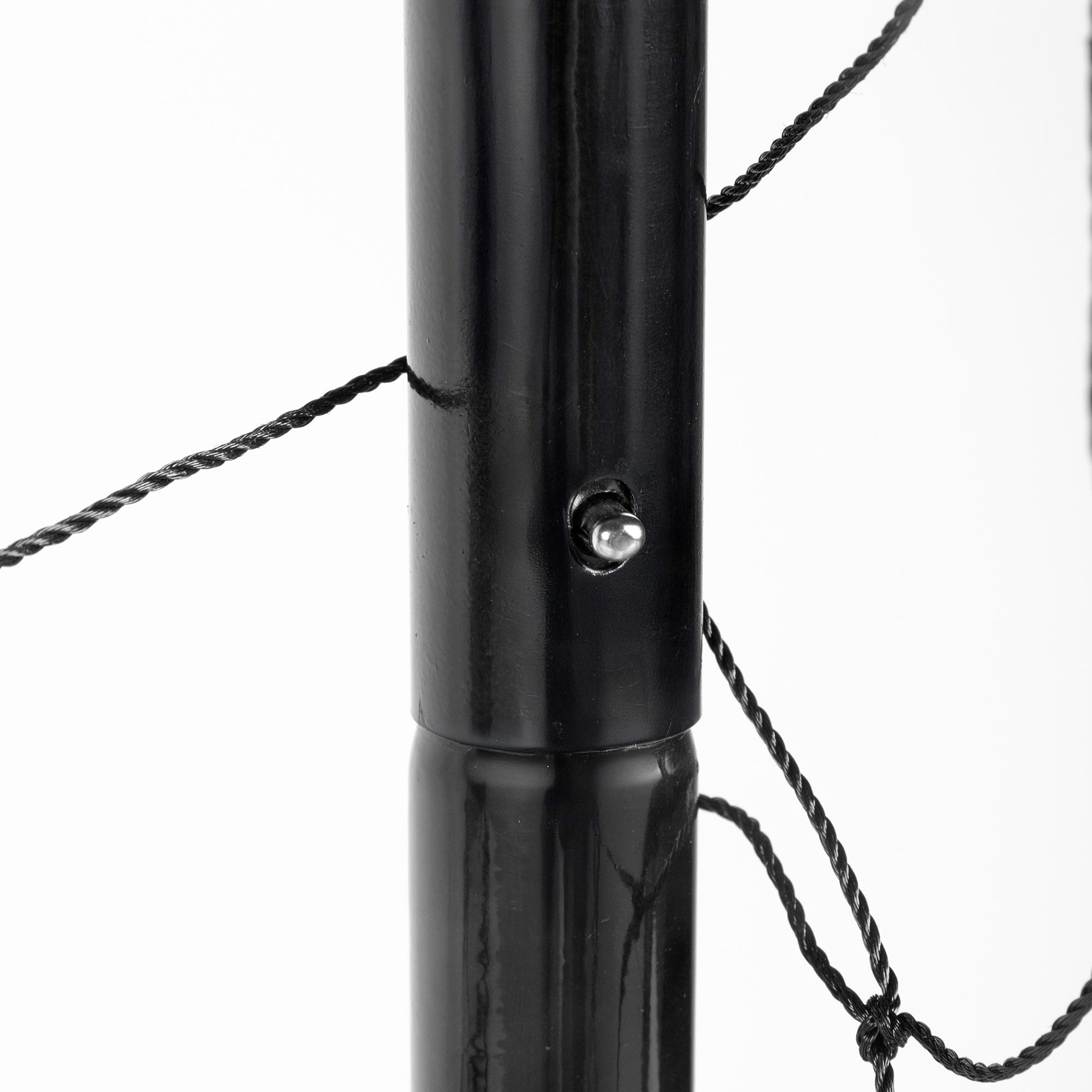 Trave de futebol Aktive de 3m em aço com rede resistente e 7 estacas.