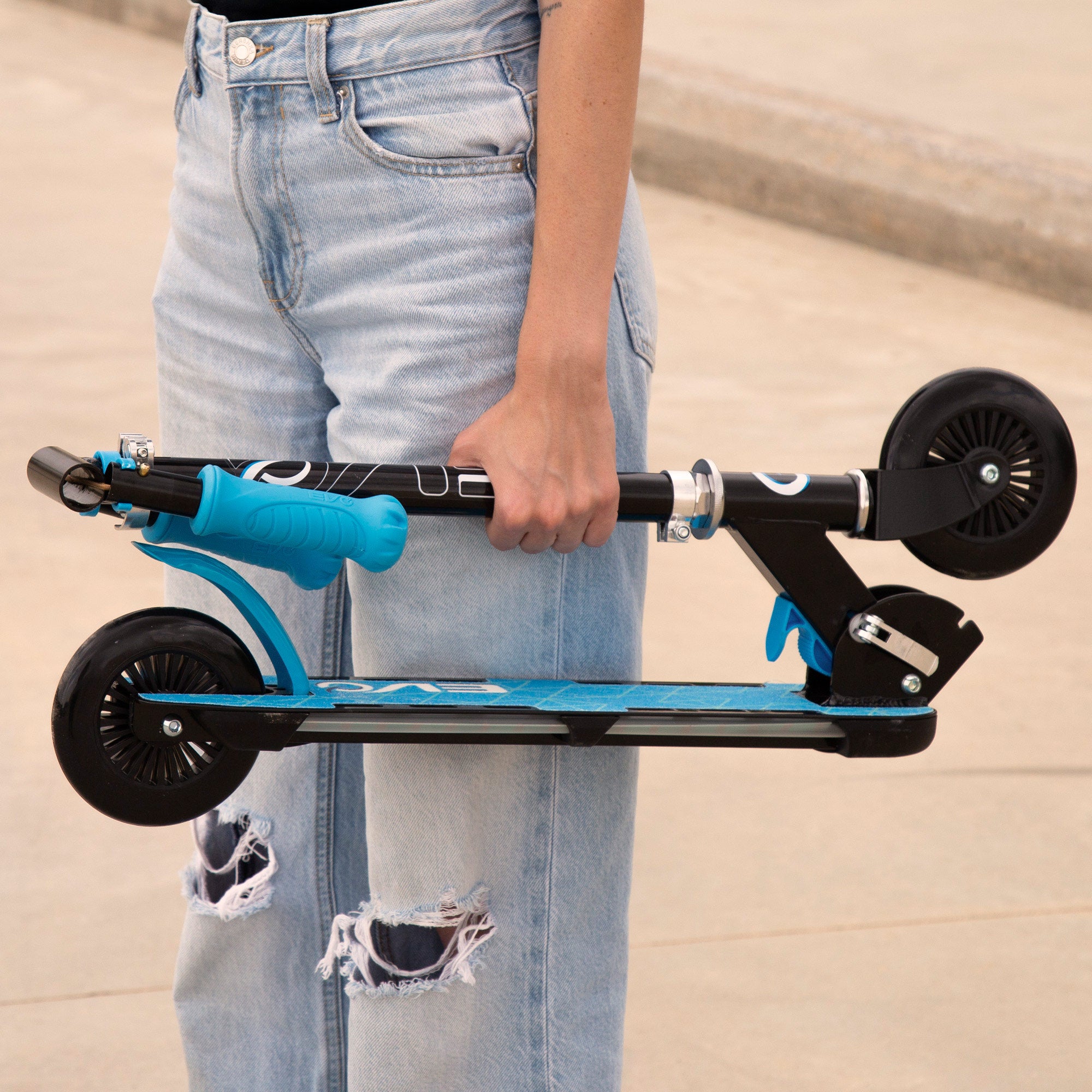 Trotinete EVO Azul com 2 Rodas e Luzes Multicolor