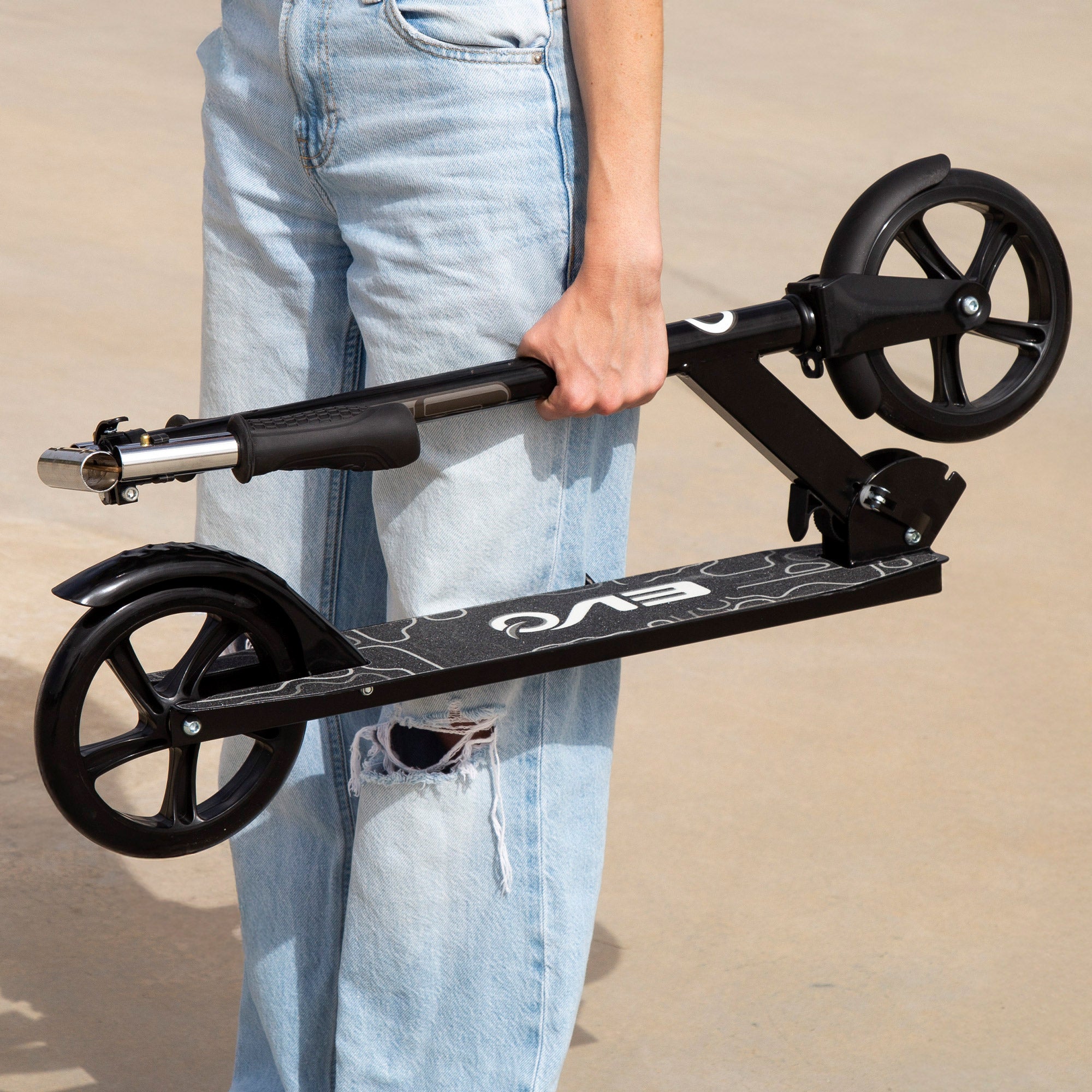 Trotinete EVO de 2 rodas, dobrável e com altura ajustável, preta.