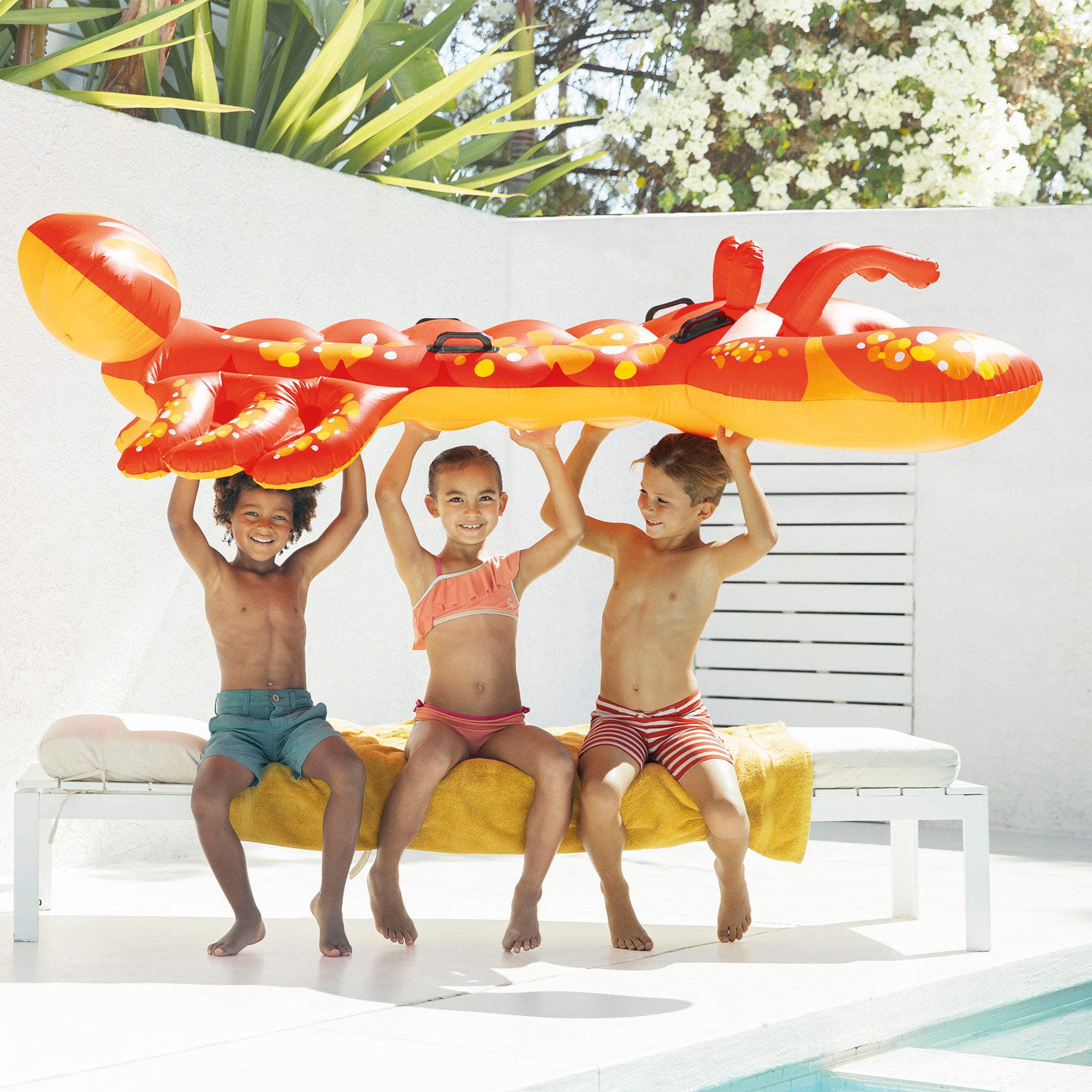 Colchão insuflável em formato de lagosta da INTEX