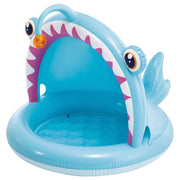 Piscina insuflável infantil INTEX em forma de peixe-anjo com cobertura e piso almofadado.