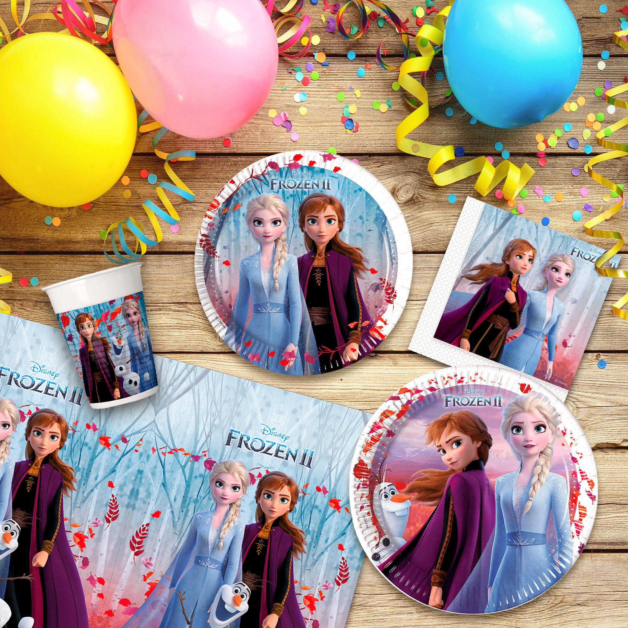 Conjunto Frozen de louça infantil e decoração descartável com 66 peças.
