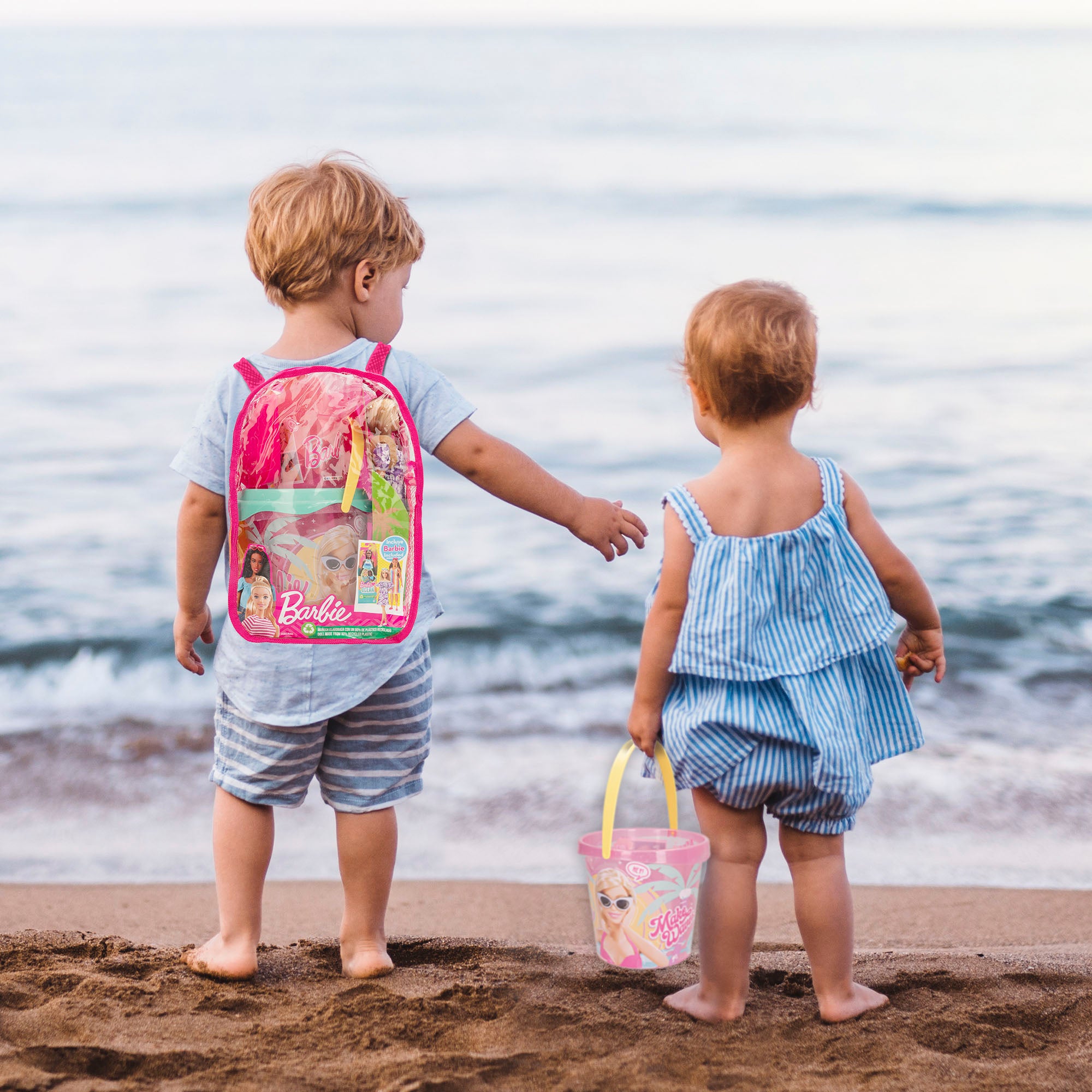 Conjunto de Balde de Praia da Barbie com Acessórios, Boneca Barbie e Mochila para Transporte