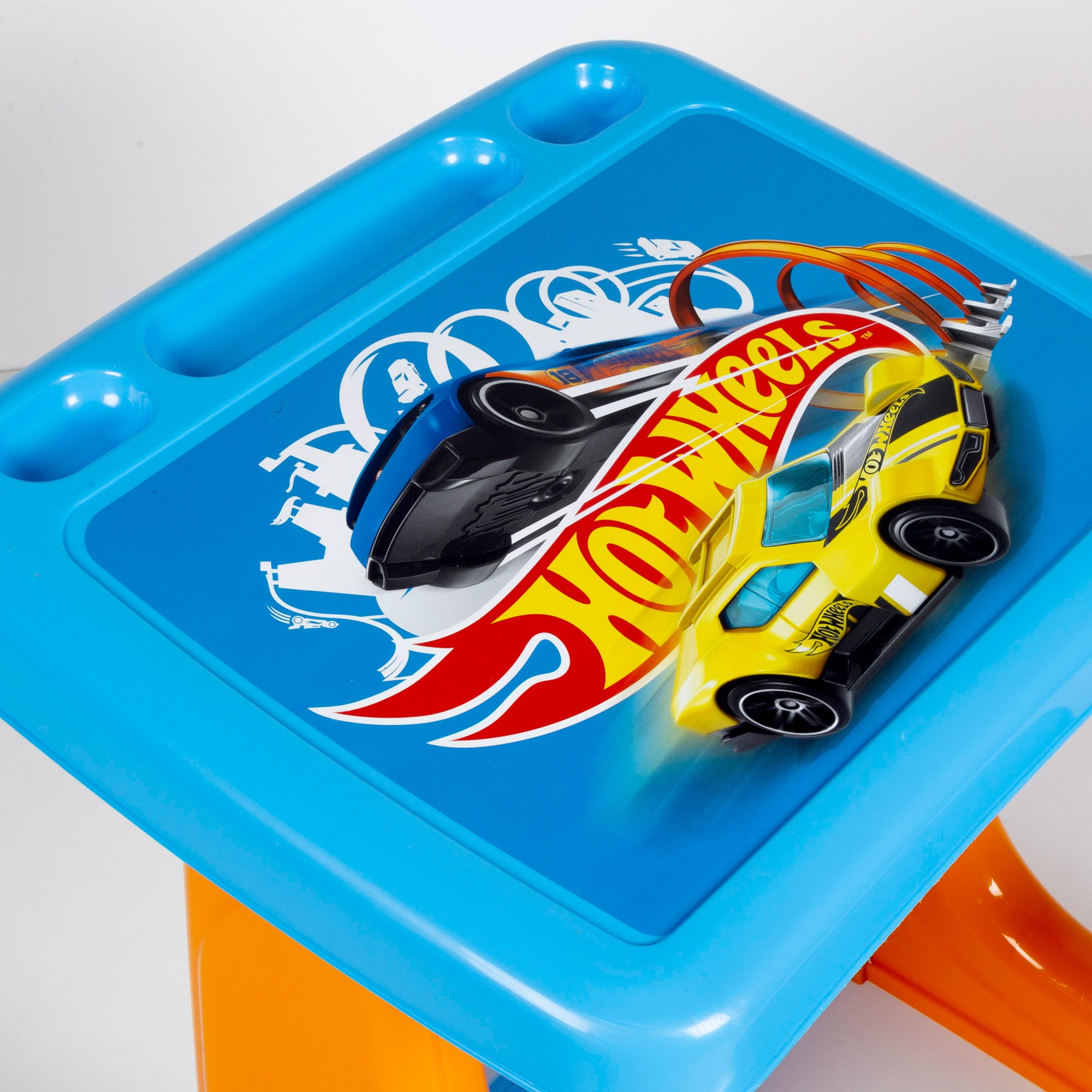 Secretária infantil Hot Wheels com assento e apoio para os pés