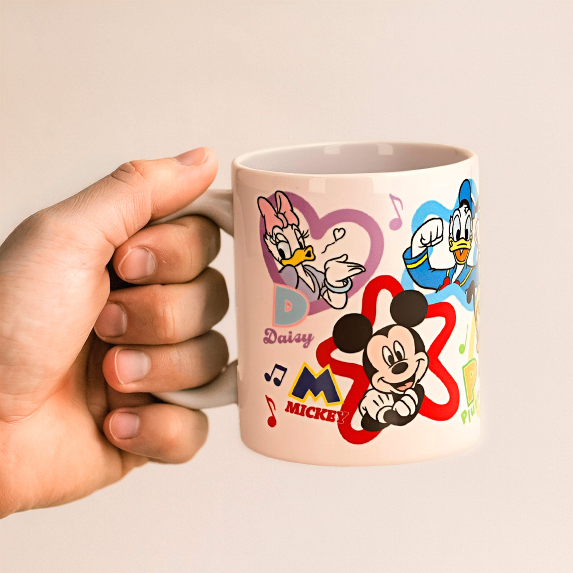 Caneca em cerâmica da Minnie e do Mickey