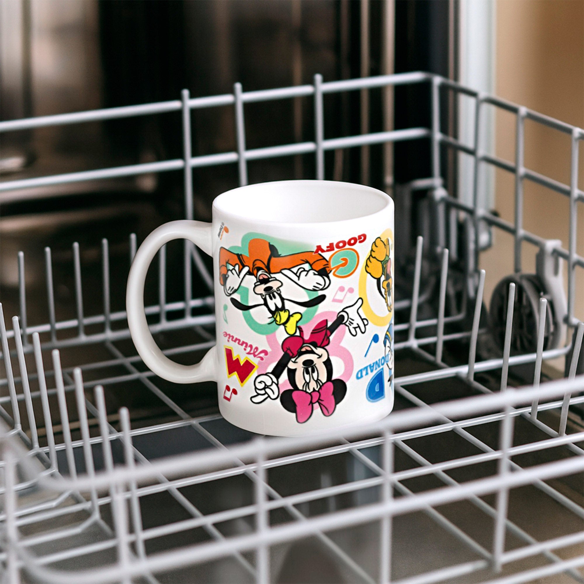 Caneca em cerâmica da Minnie e do Mickey