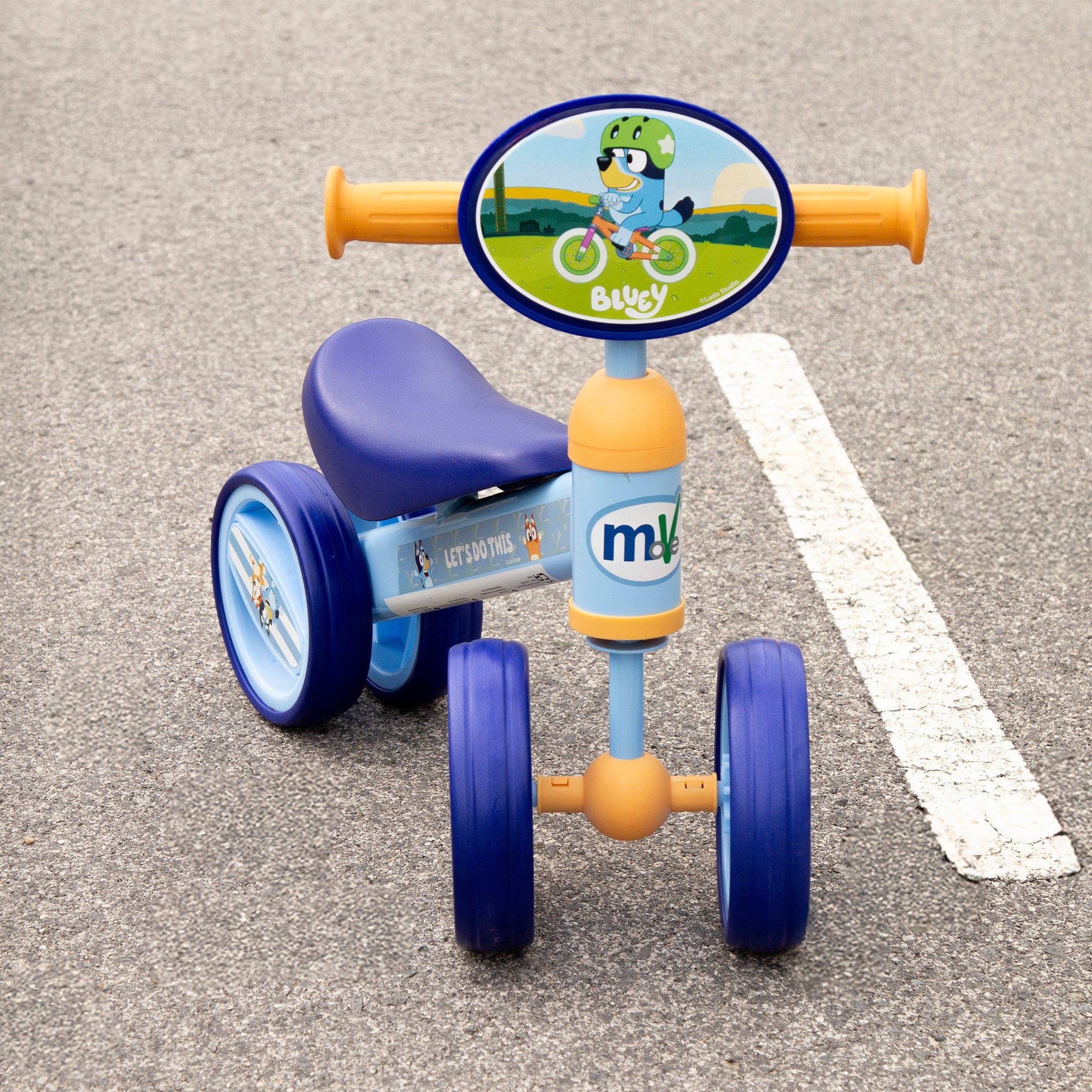 Triciclo Bluey para bebé com um peso máximo de 15 kg.