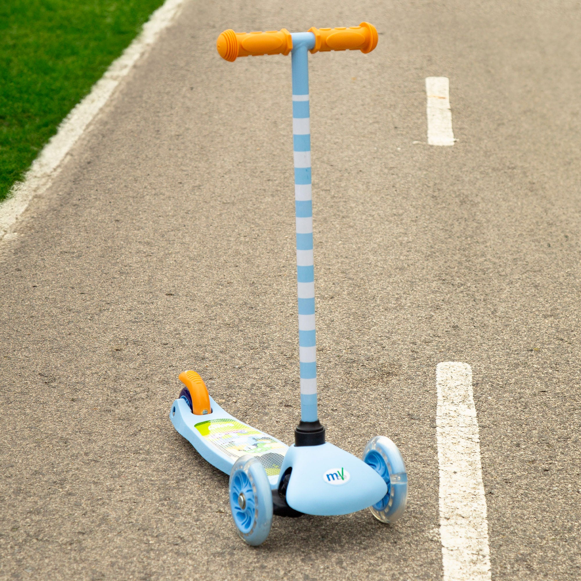 Trotinete Bluey de 3 rodas, capacidade máxima de 20 kg, com luzes e travão.