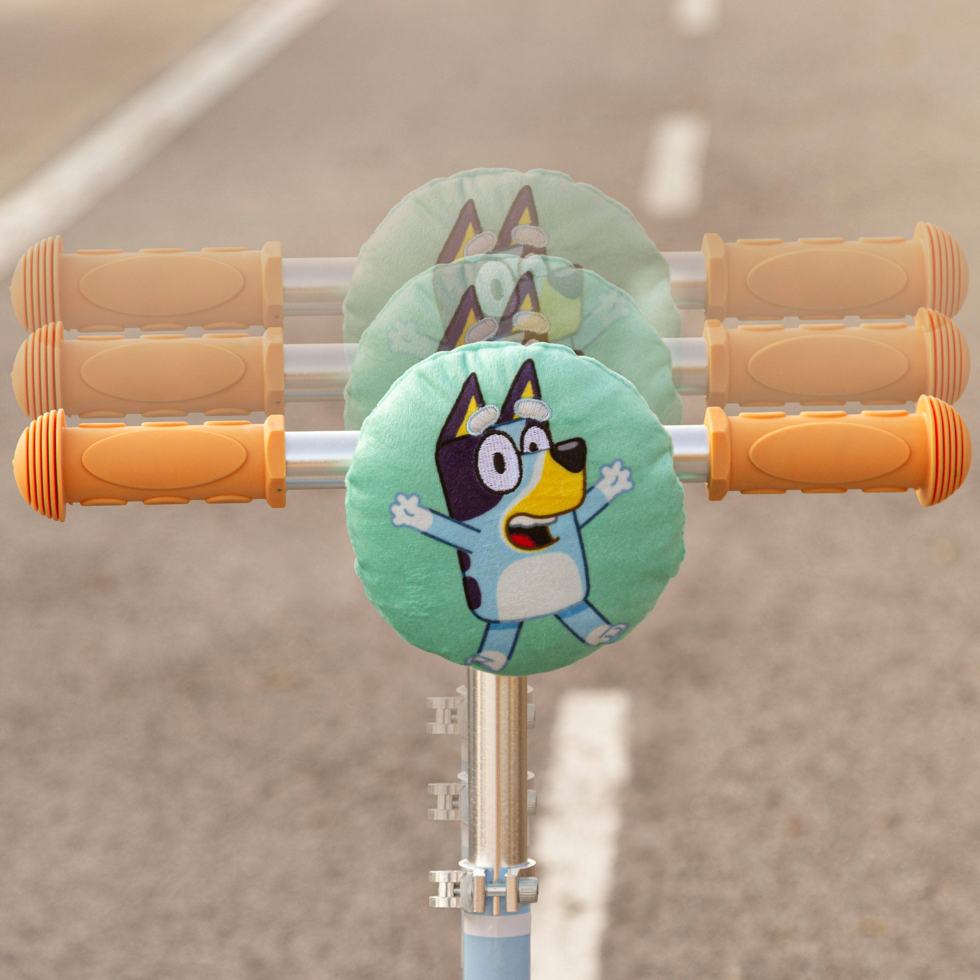 Trotinete infantil Bluey de 3 rodas com bolsa frontal