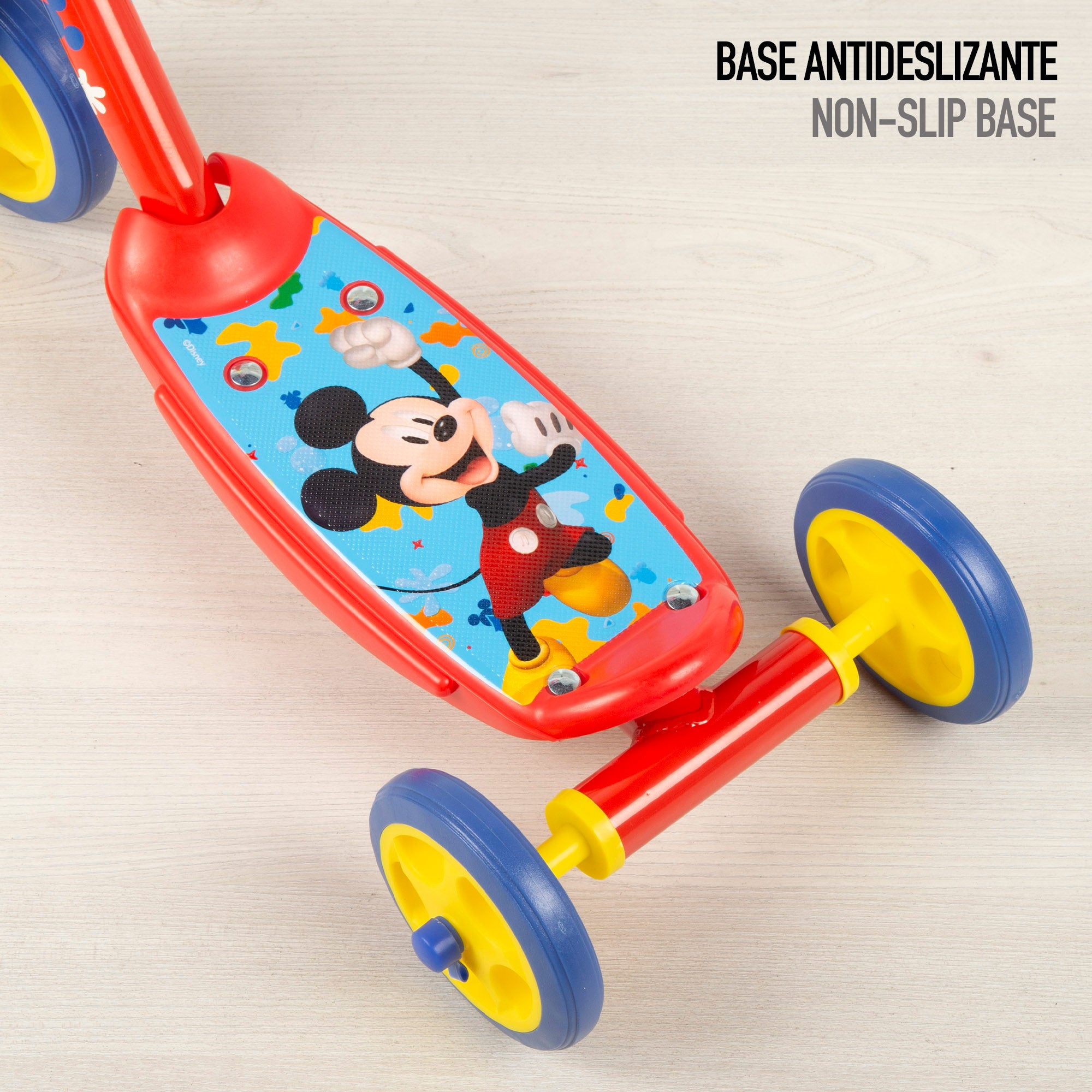 Trotinete Mickey Mouse de 3 rodas, dimensões 57x30x60-66 cm, peso máximo 20 kg, a partir dos 2 anos.