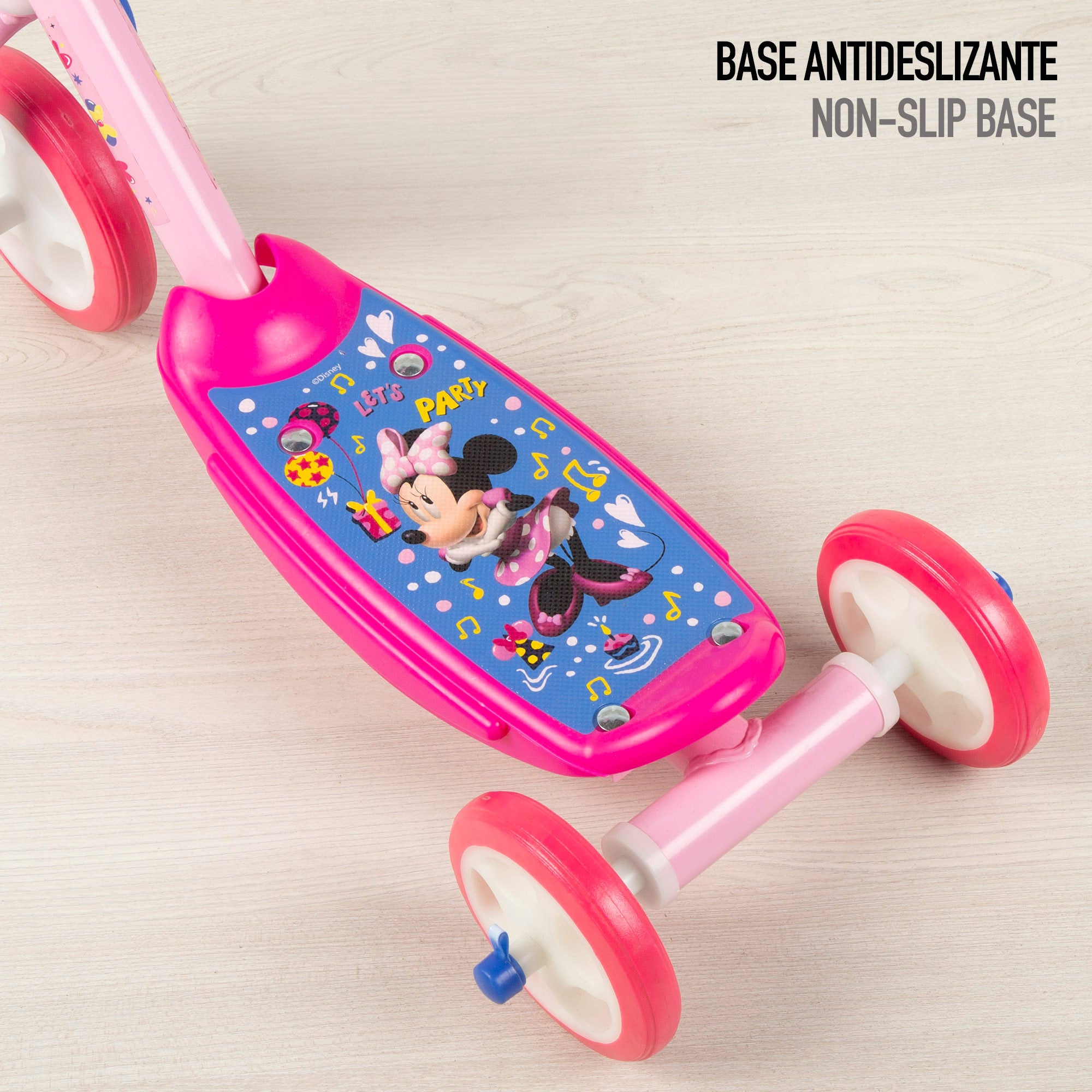 Trotinete Minnie Mouse de 3 rodas, dimensões 57x30x60-66 cm, peso máximo 20 kg, a partir dos 2 anos.