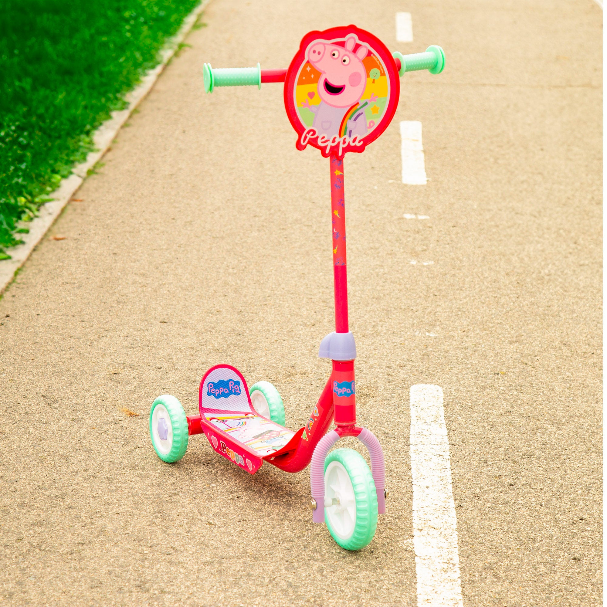 Trotinete Peppa Pig de 3 rodas, dimensões 58x36x65-70 cm, peso máximo 20 kg, a partir dos 2 anos.
