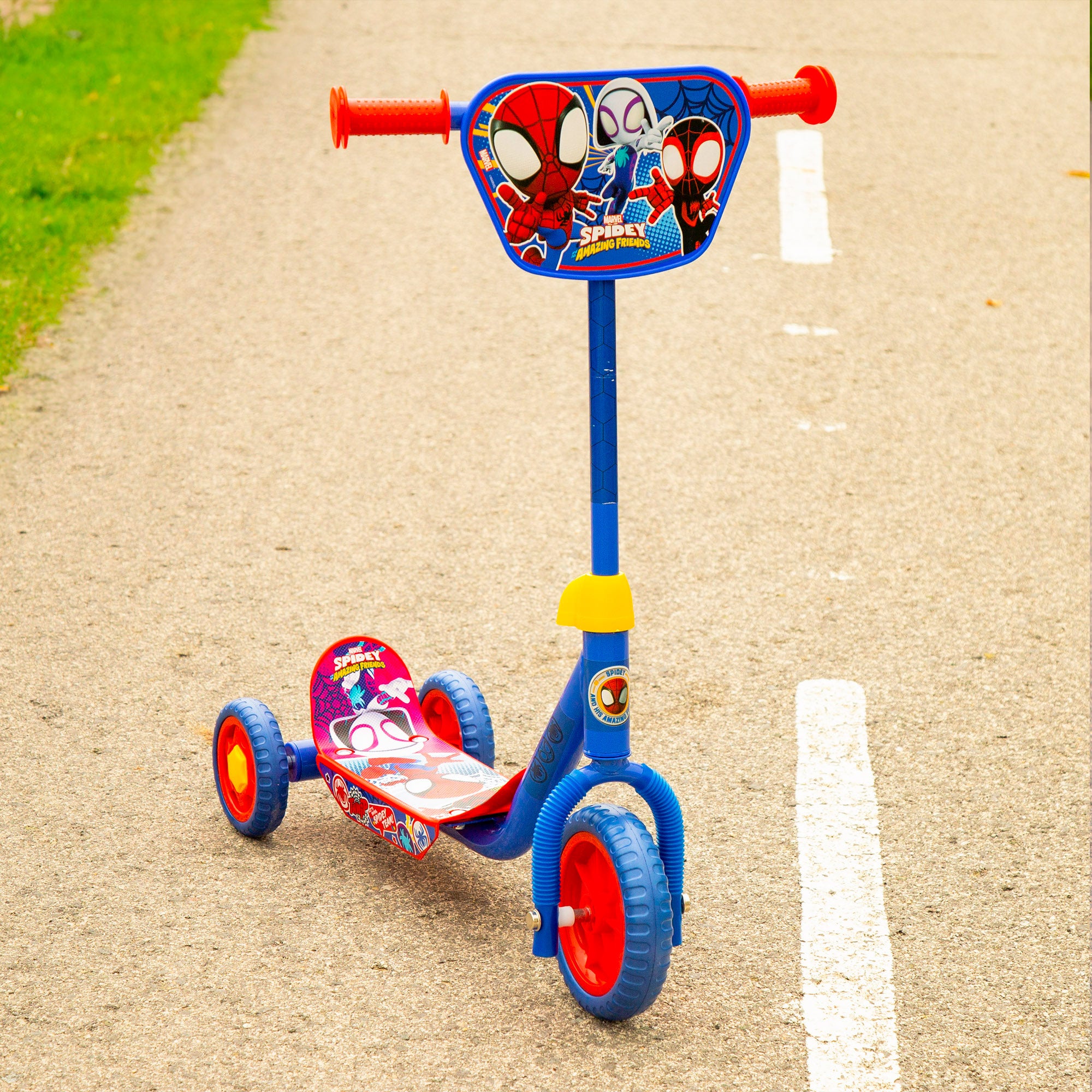 Trotinete Spidey de 3 rodas, dimensões 58x36x65-70 cm, peso máximo de 20 kg, a partir dos 2 anos de idade.