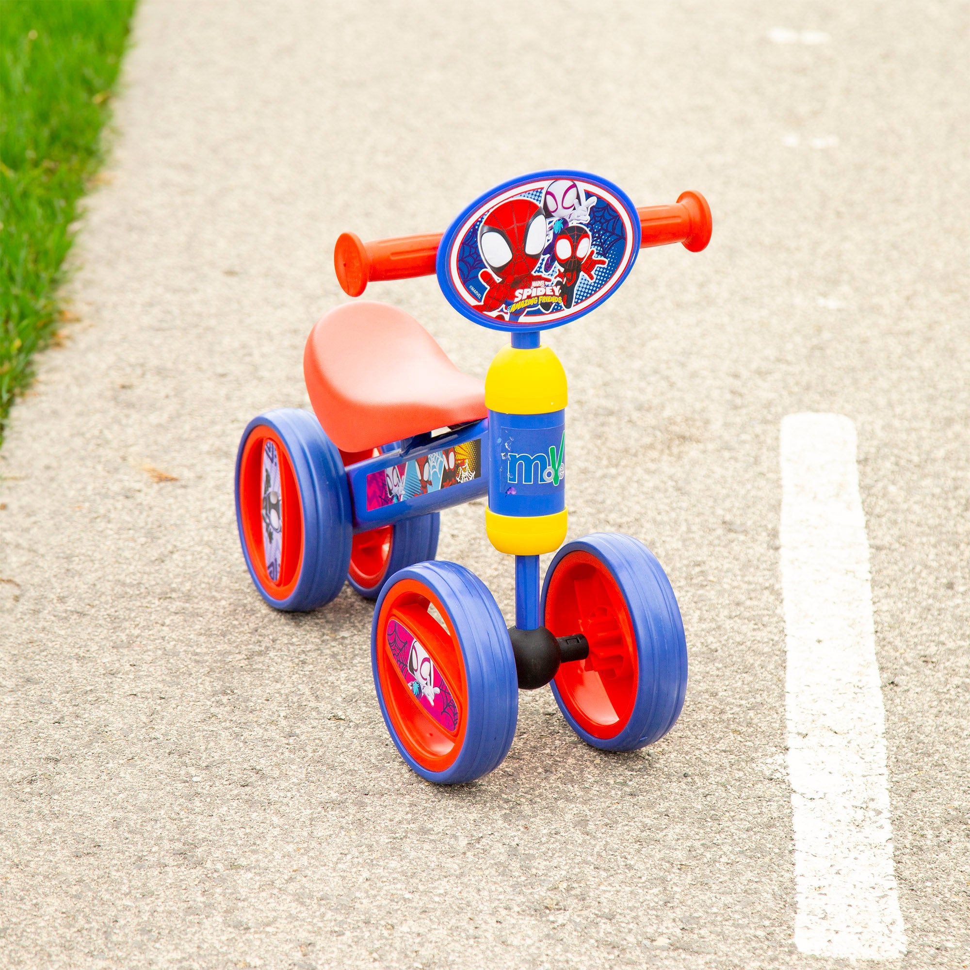 Triciclo infantil Spidey, peso máximo de 15 kg.