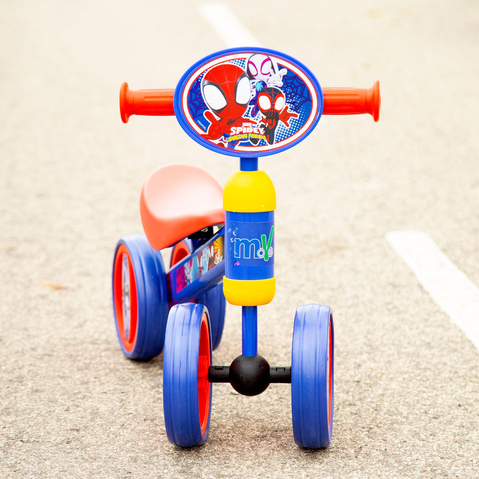 Triciclo infantil Spidey, peso máximo de 15 kg.