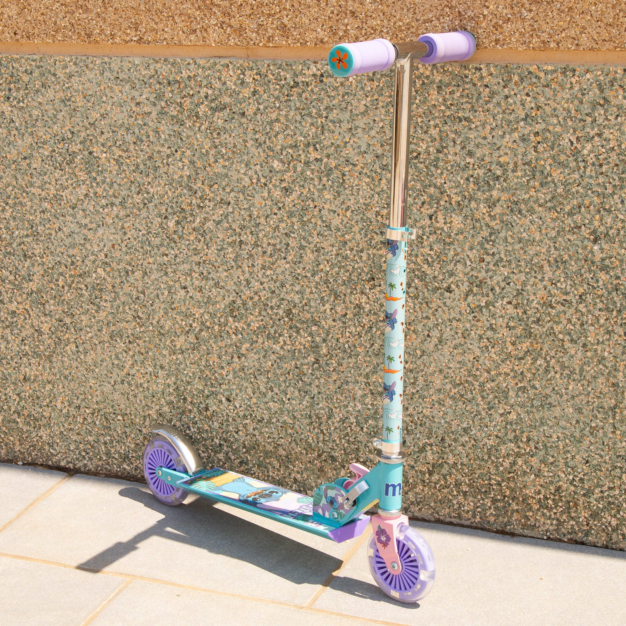 Trotinete dobrável Stitch com 2 rodas, capacidade máxima de 50 kg, com luzes e travão.