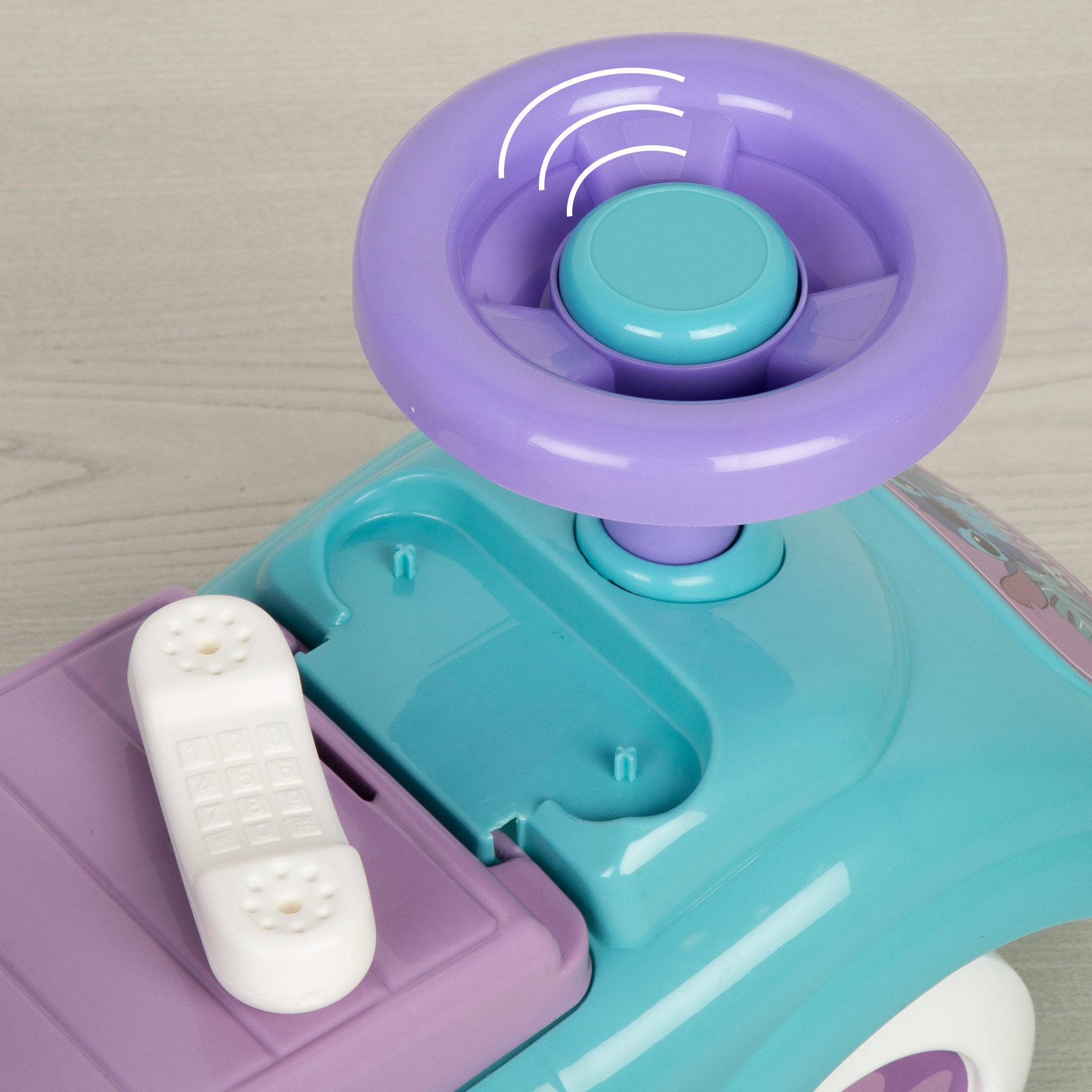 Brinquedo Stitch para montar com telefone, buzina e compartimento para guardar coisas.