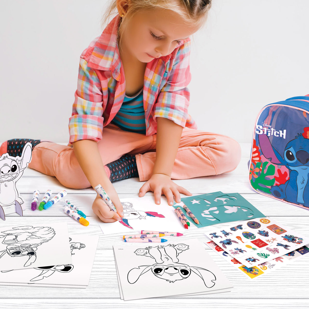Stitch Mega set de dibujo con mochila 80 piezas