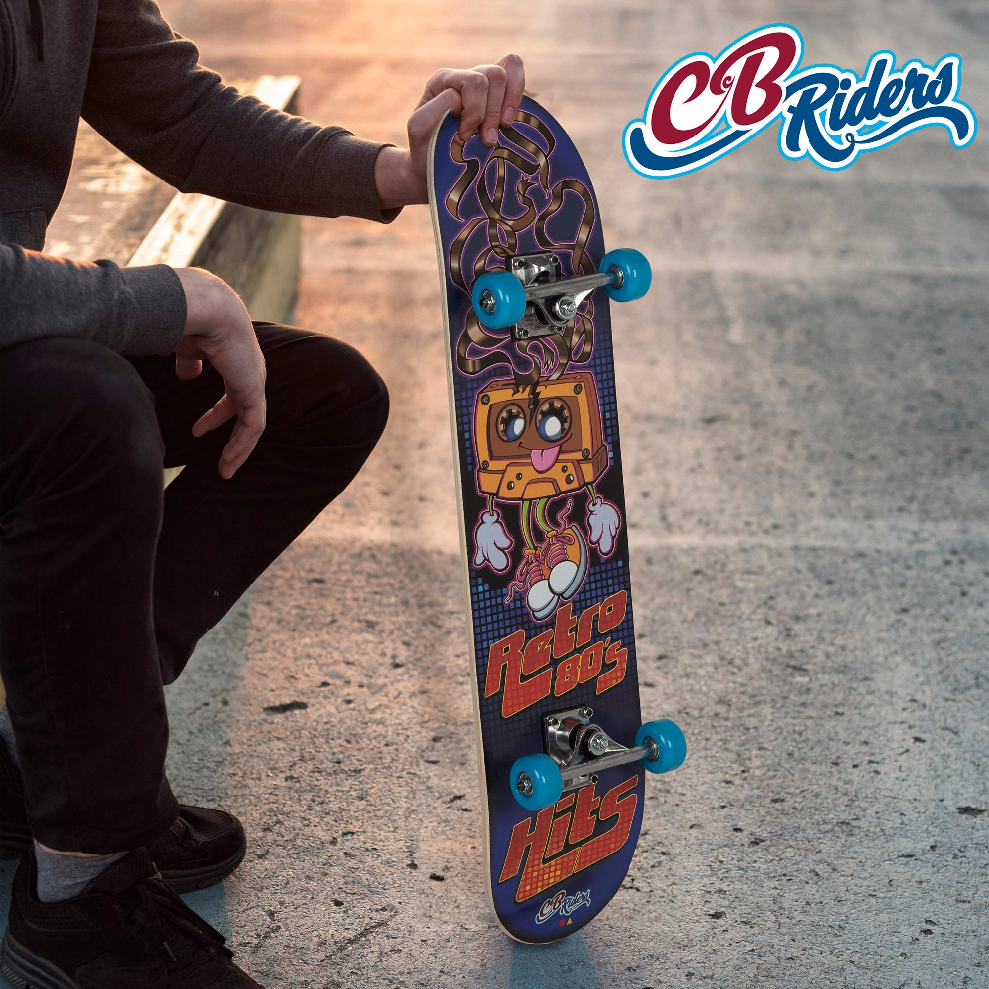Skate de madeira CB Riders Retro 80's Hits com eixo de alumínio 79x20 cm