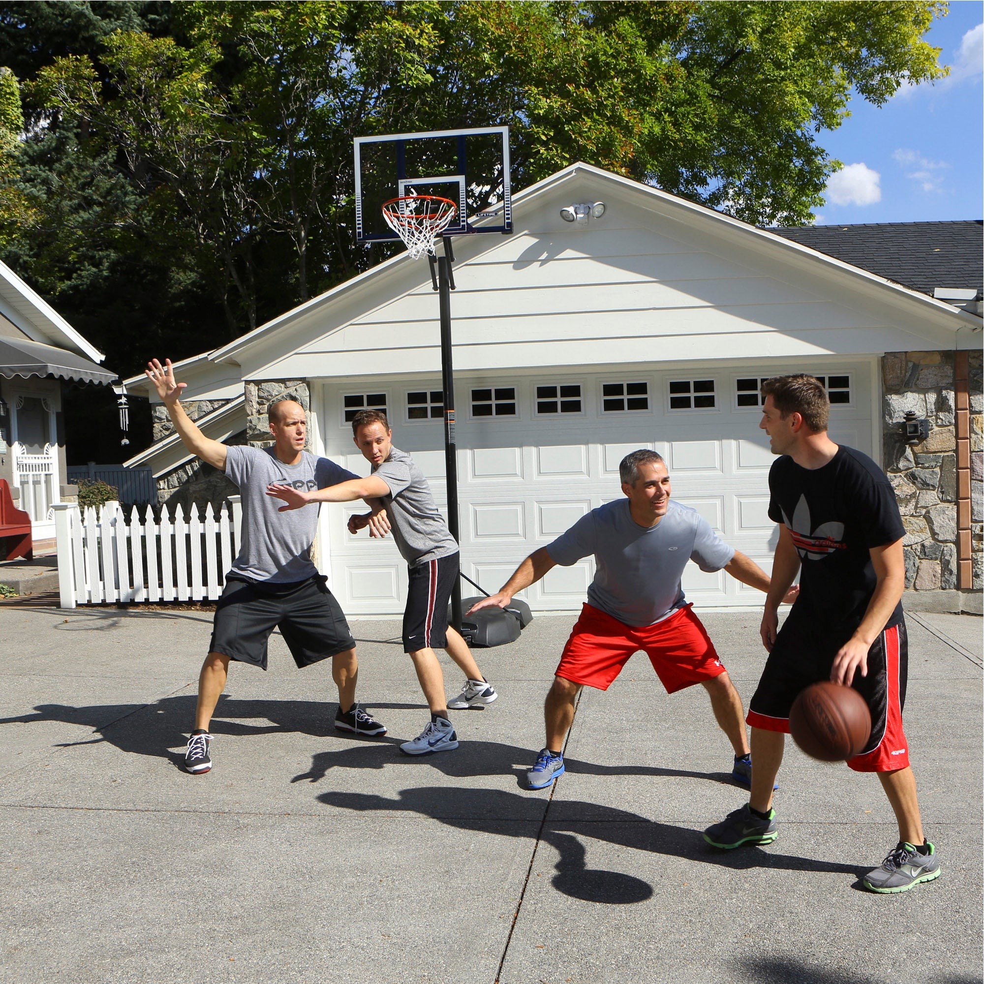 Cesto de basquetebol ultrarresistente LIFETIME, altura ajustável 244/305 cm, proteção UV100