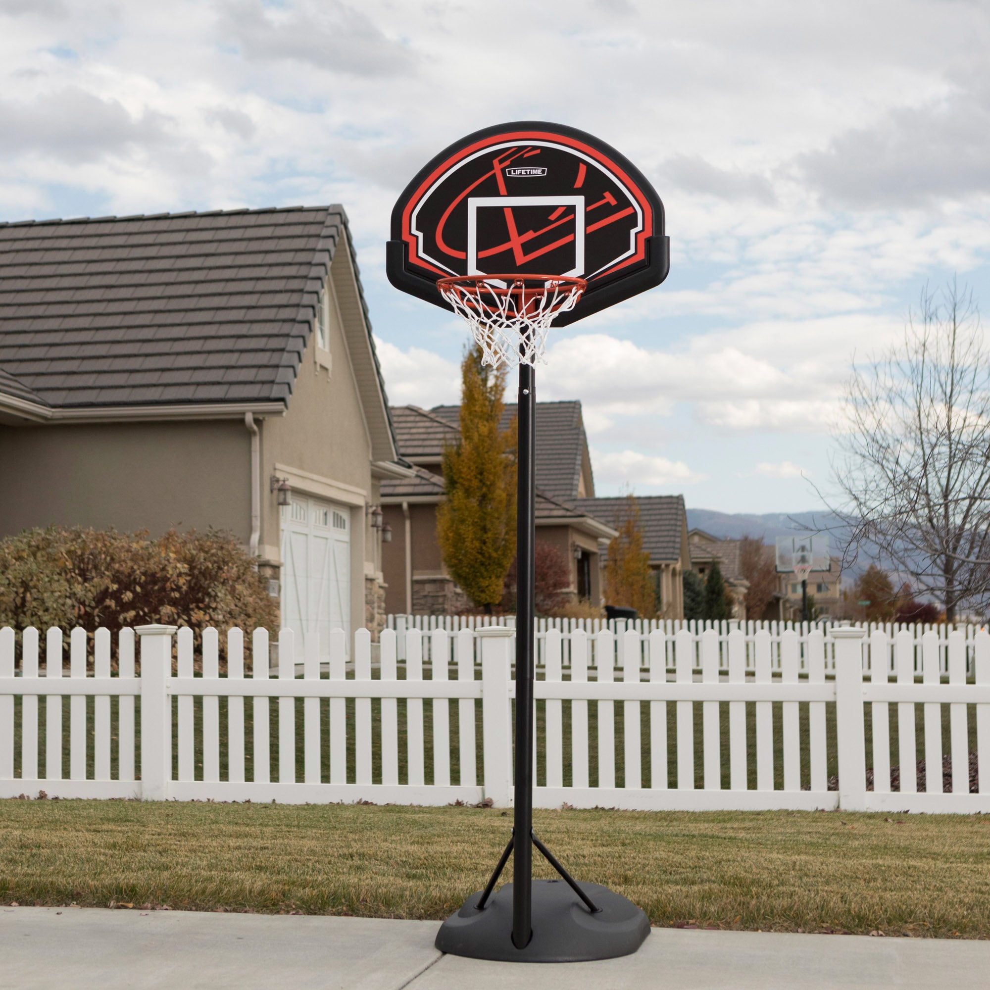Cesta de basquetebol Lifetime Ultra-Resistant, altura ajustável 165/222 cm, UV100