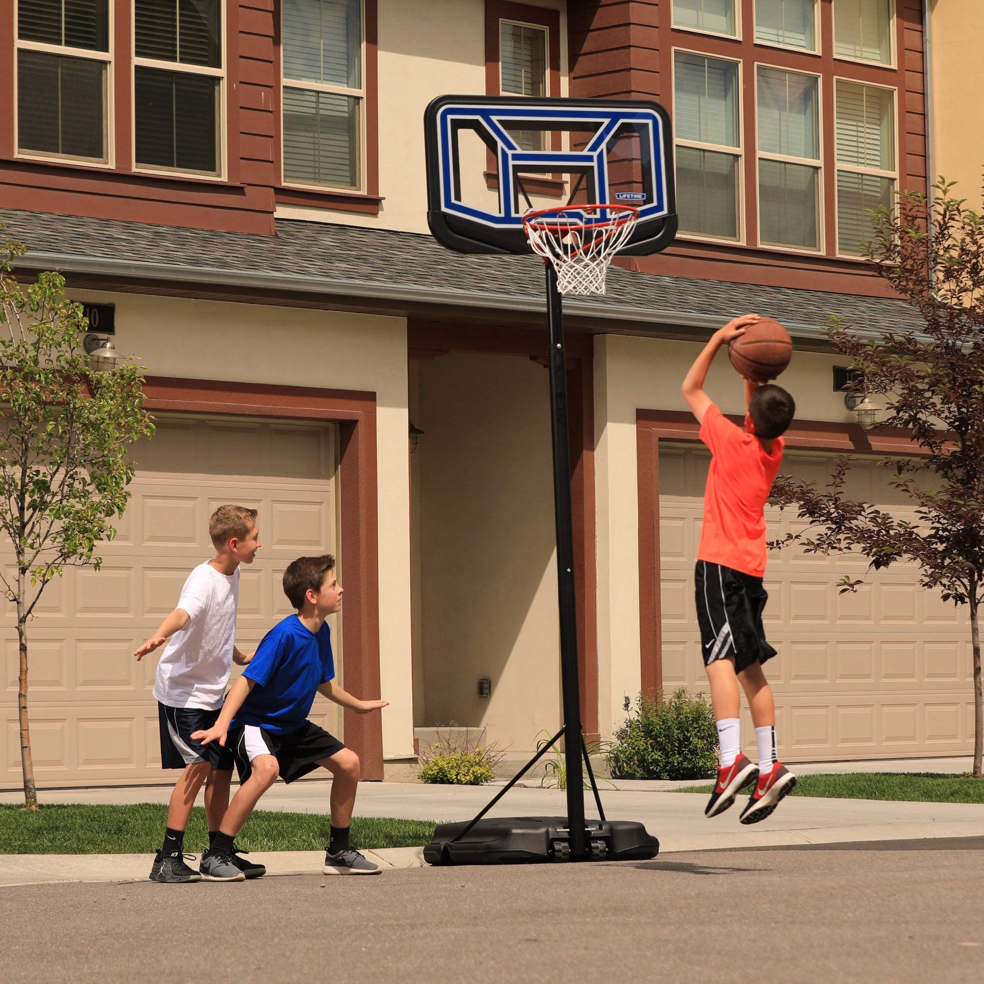 Cesto de basquetebol portátil LIFETIME, altura ajustável de 230/305 cm